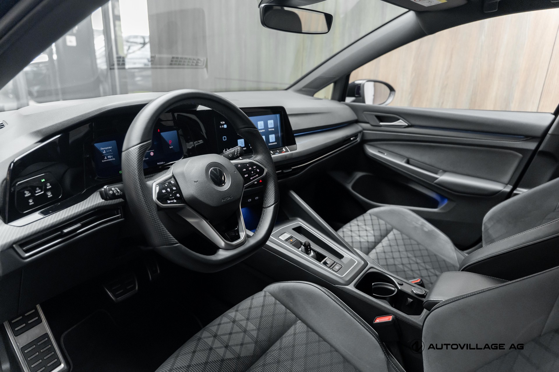 VW Golf 1.5 eTSI mHEV ACT R-Line DSG-image-3