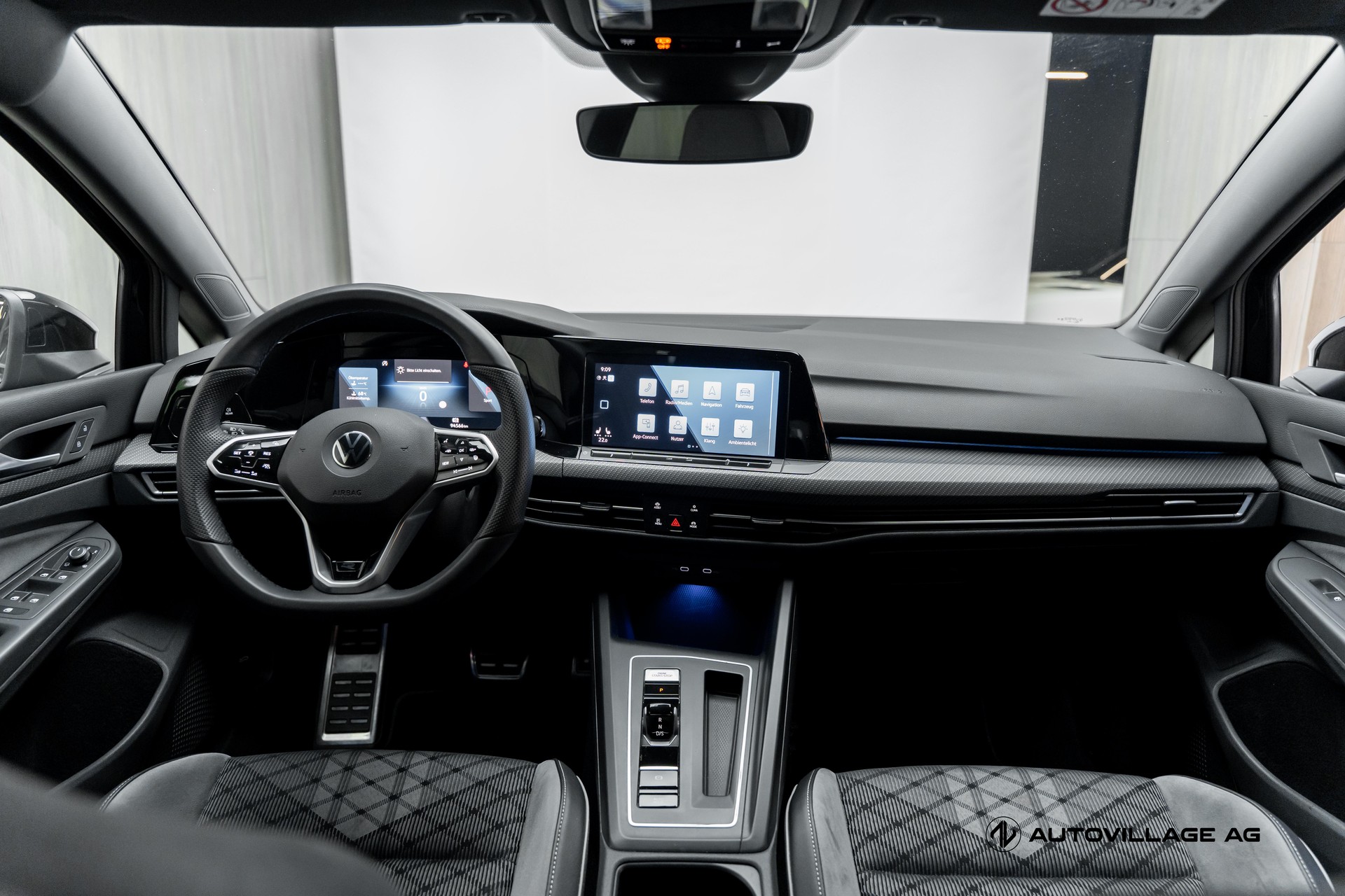 VW Golf 1.5 eTSI mHEV ACT R-Line DSG-image-2