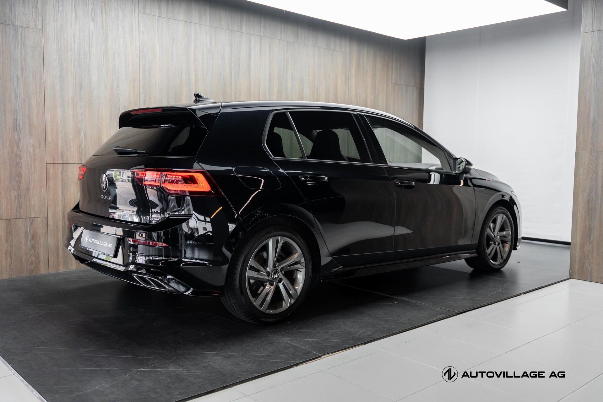 VW Golf 1.5 eTSI mHEV ACT R-Line DSG-image-1