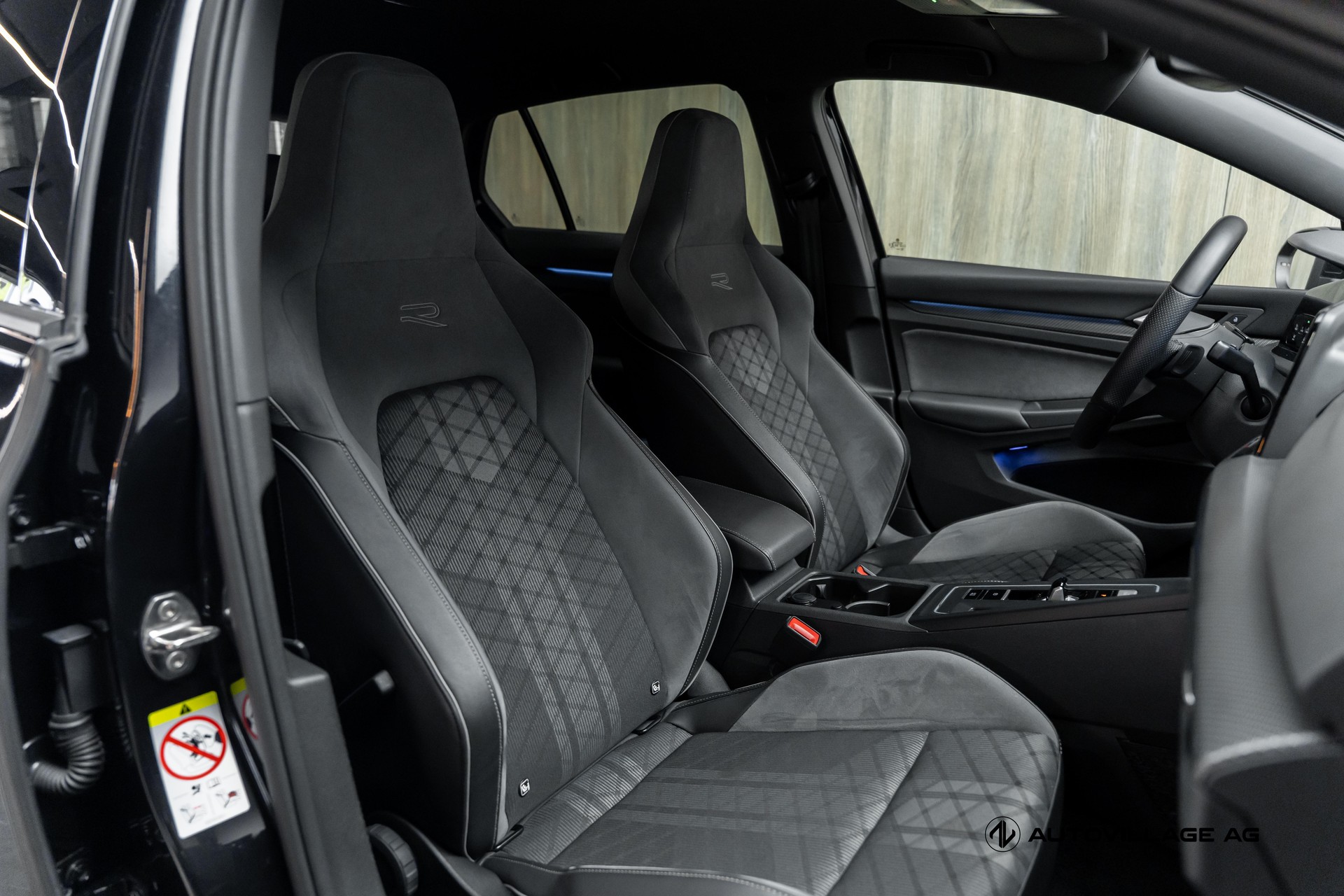 VW Golf 1.5 eTSI mHEV ACT R-Line DSG-image-8