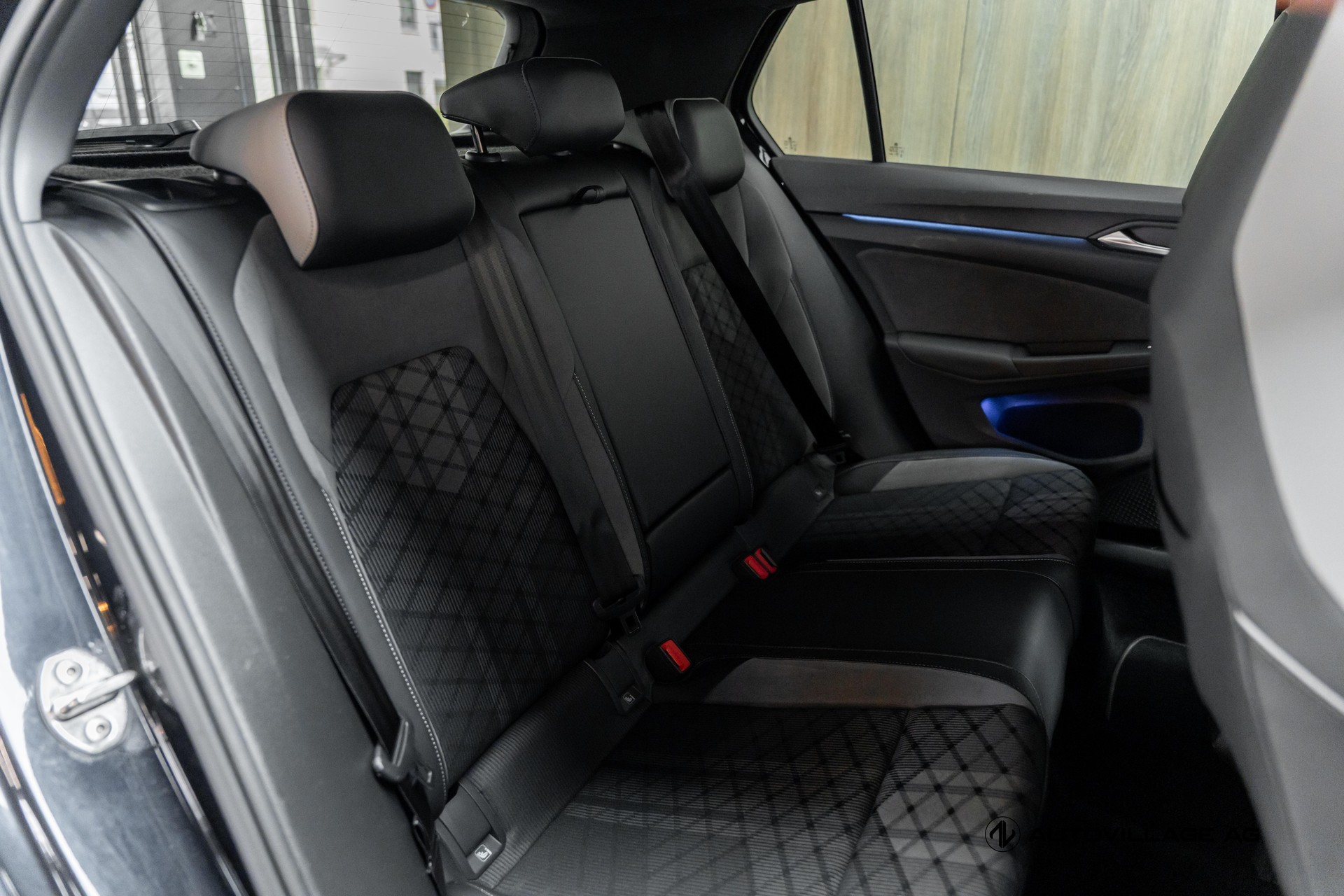 VW Golf 1.5 eTSI mHEV ACT R-Line DSG-image-10