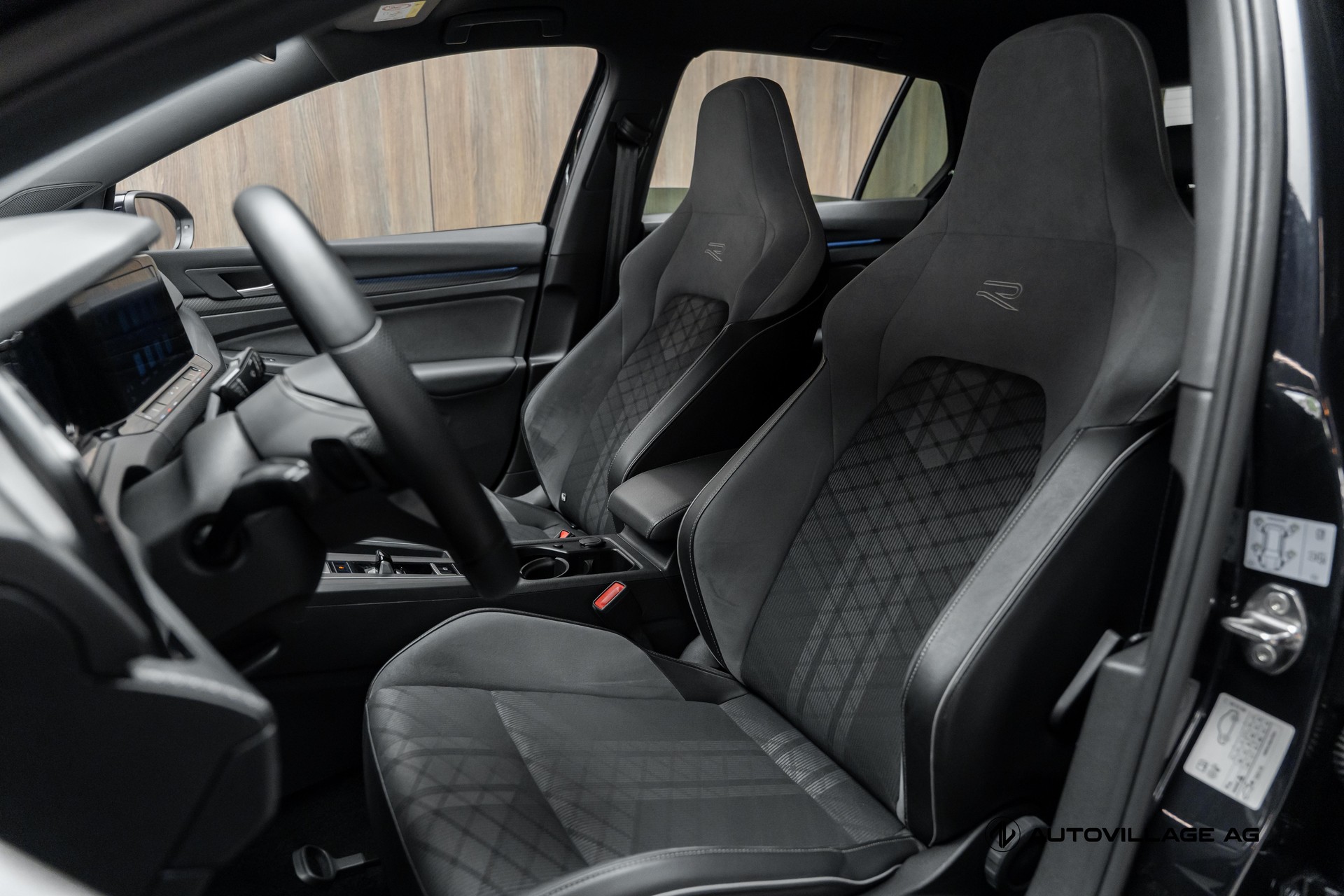 VW Golf 1.5 eTSI mHEV ACT R-Line DSG-image-5