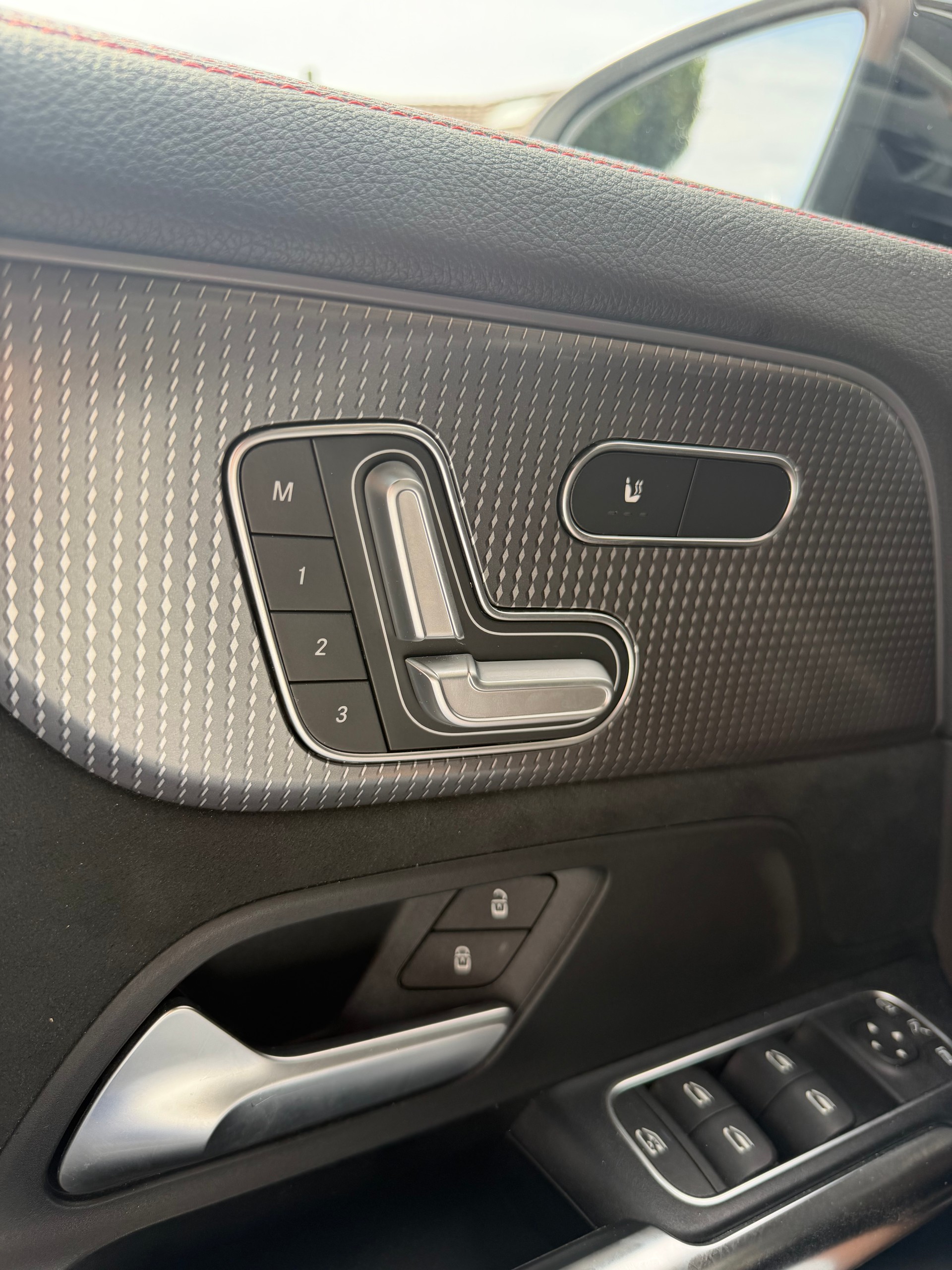 MERCEDES-BENZ EQA 250-image-4