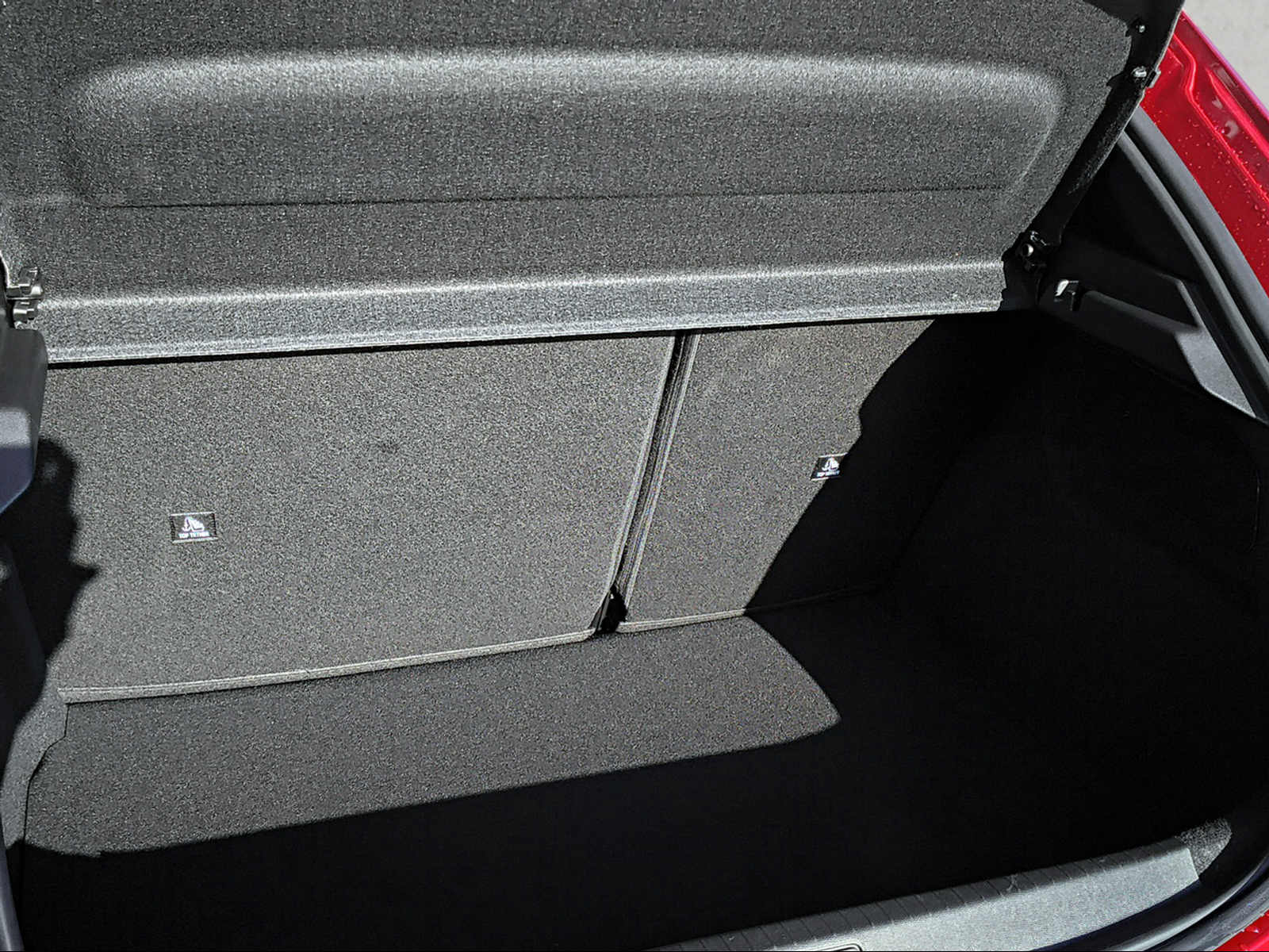 PEUGEOT 208 1.2 Hybrid Allure-image-8