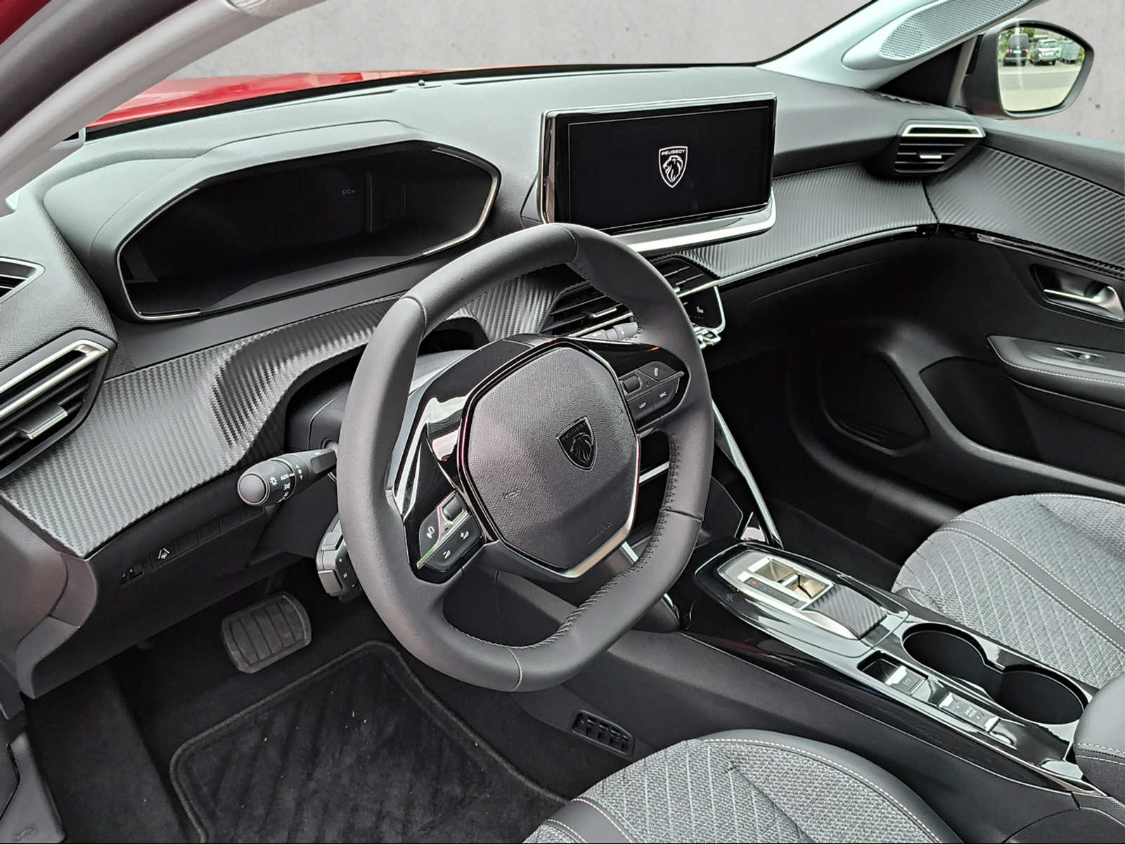 PEUGEOT 208 1.2 Hybrid Allure-image-11