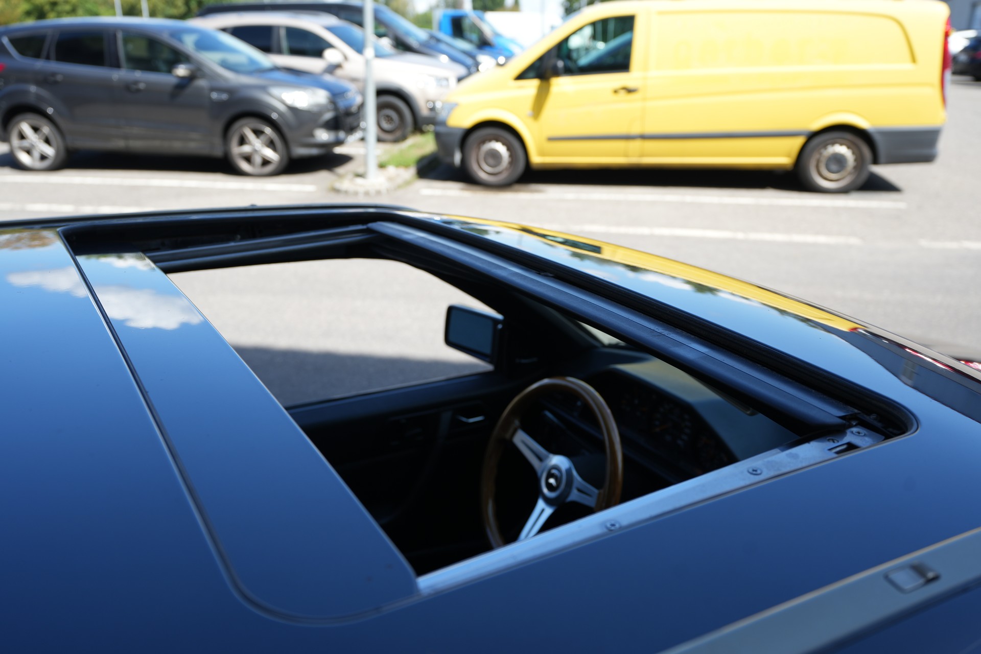 MERCEDES-BENZ 300 CE-image-9