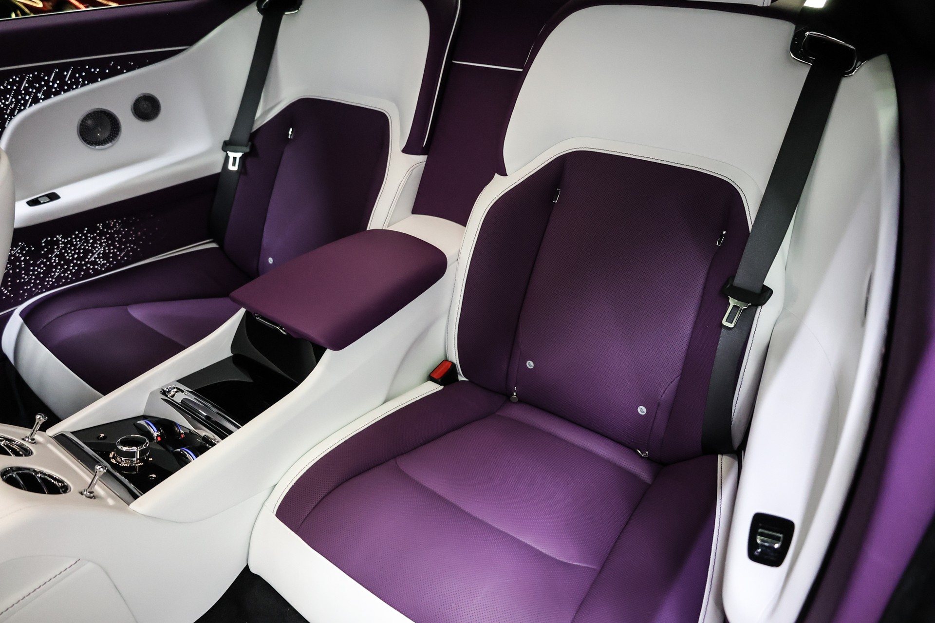 ROLLS-ROYCE Spectre-image-30