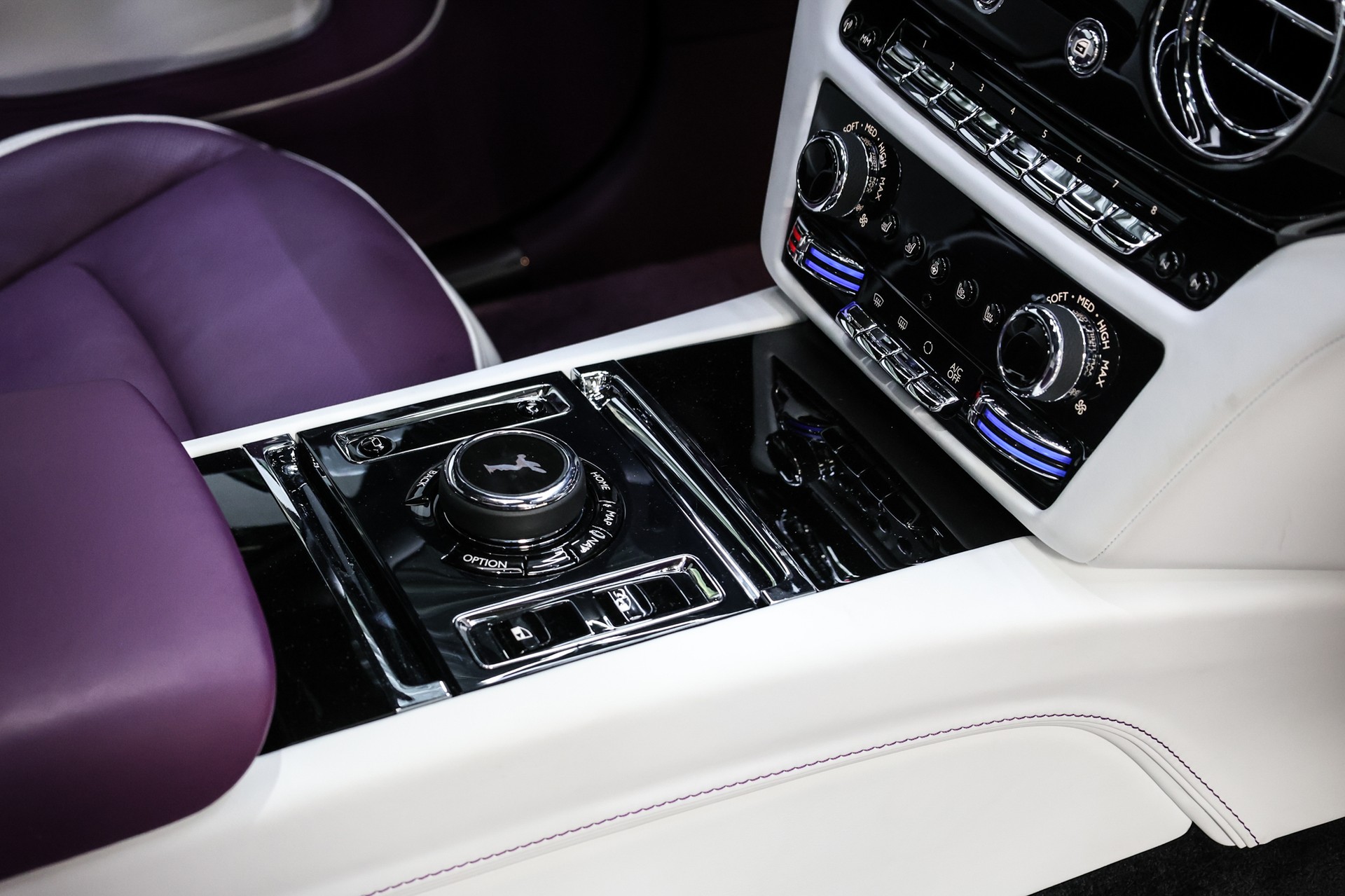 ROLLS-ROYCE Spectre-image-39