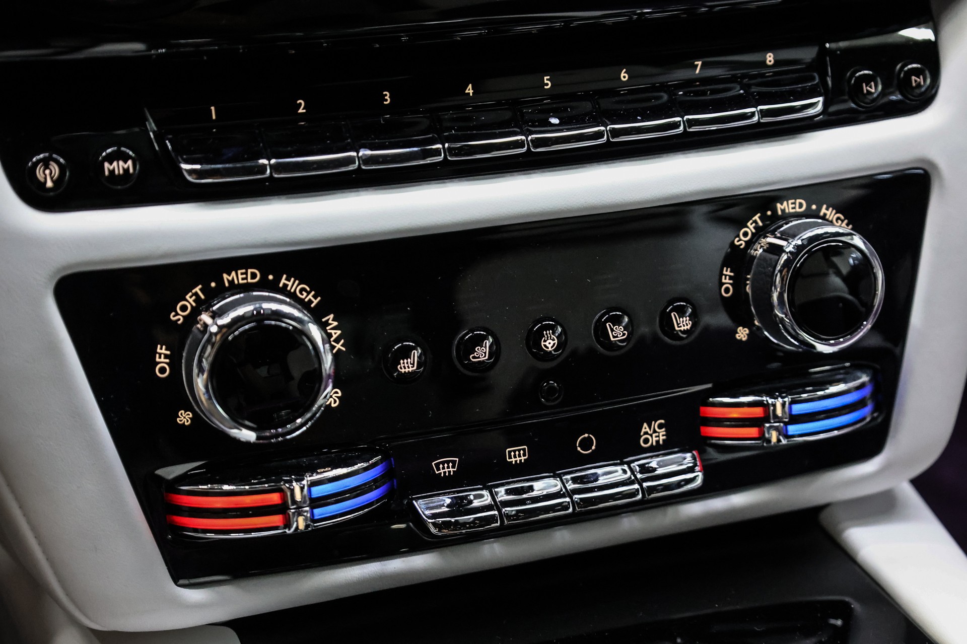 ROLLS-ROYCE Spectre-image-43