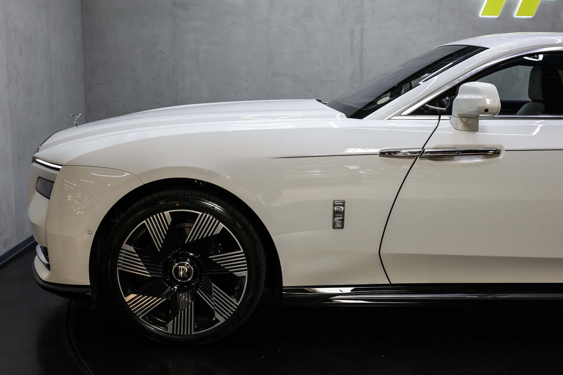 ROLLS-ROYCE Spectre-image-15
