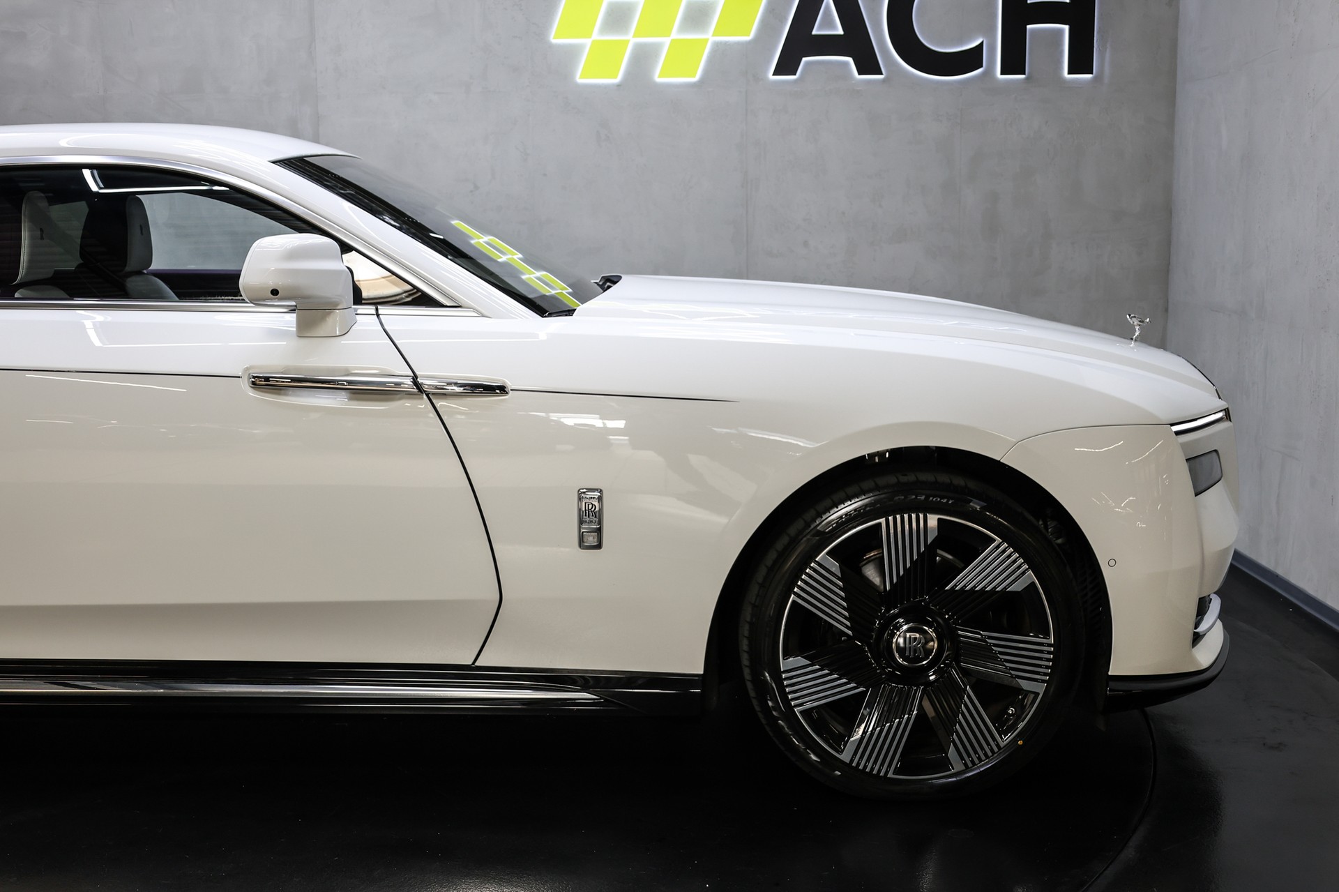 ROLLS-ROYCE Spectre-image-13