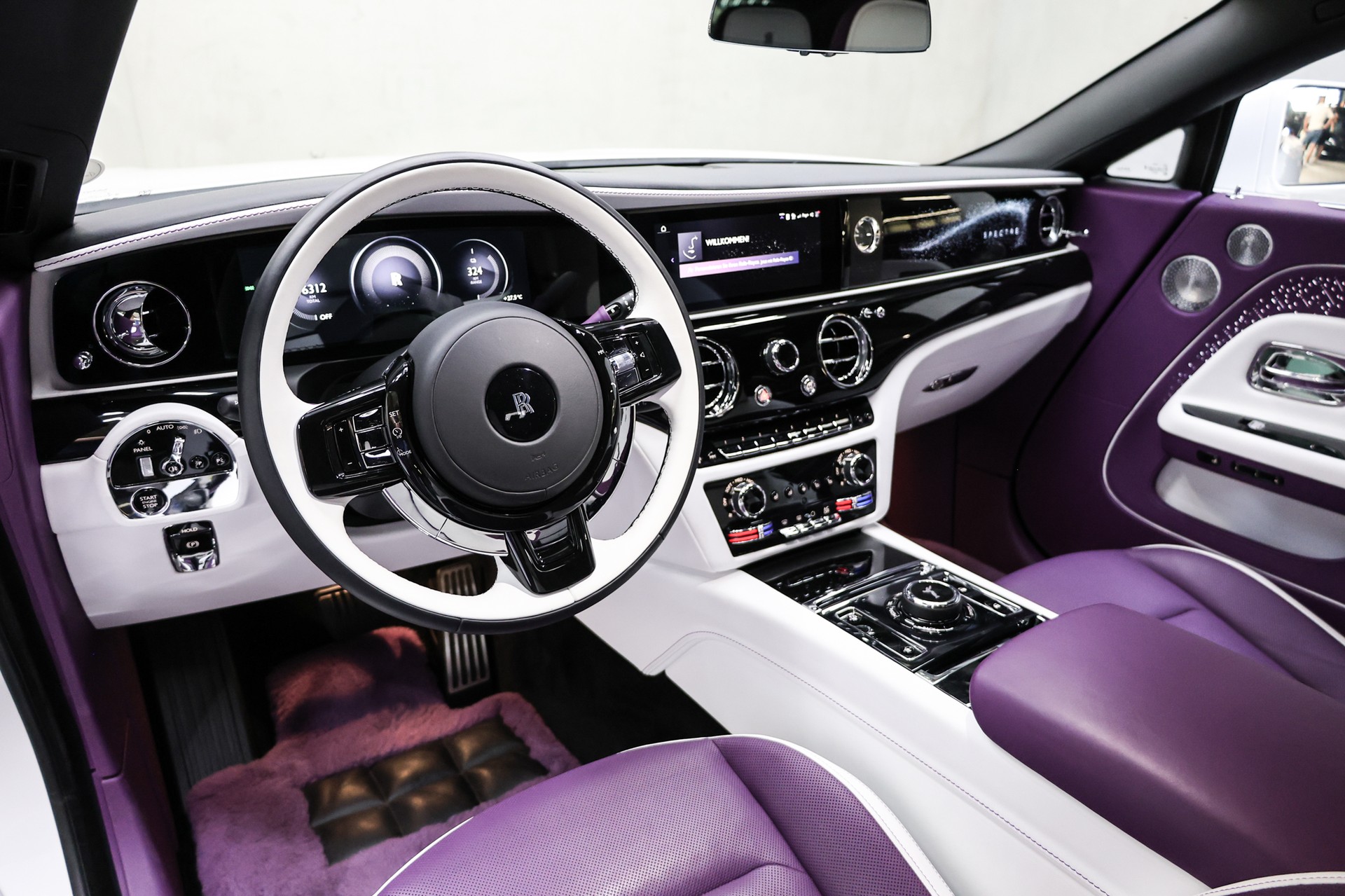 ROLLS-ROYCE Spectre-image-19