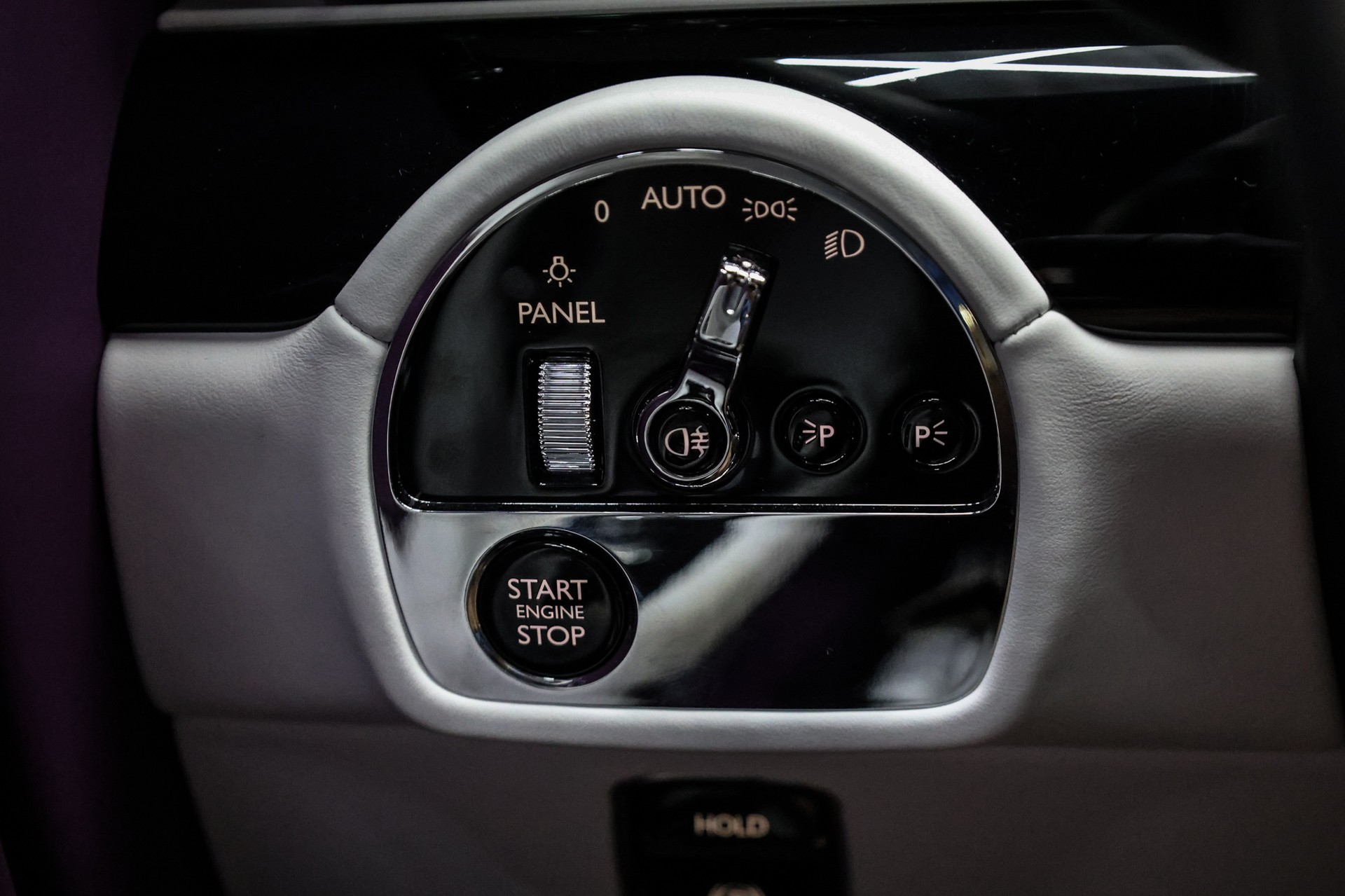 ROLLS-ROYCE Spectre-image-23