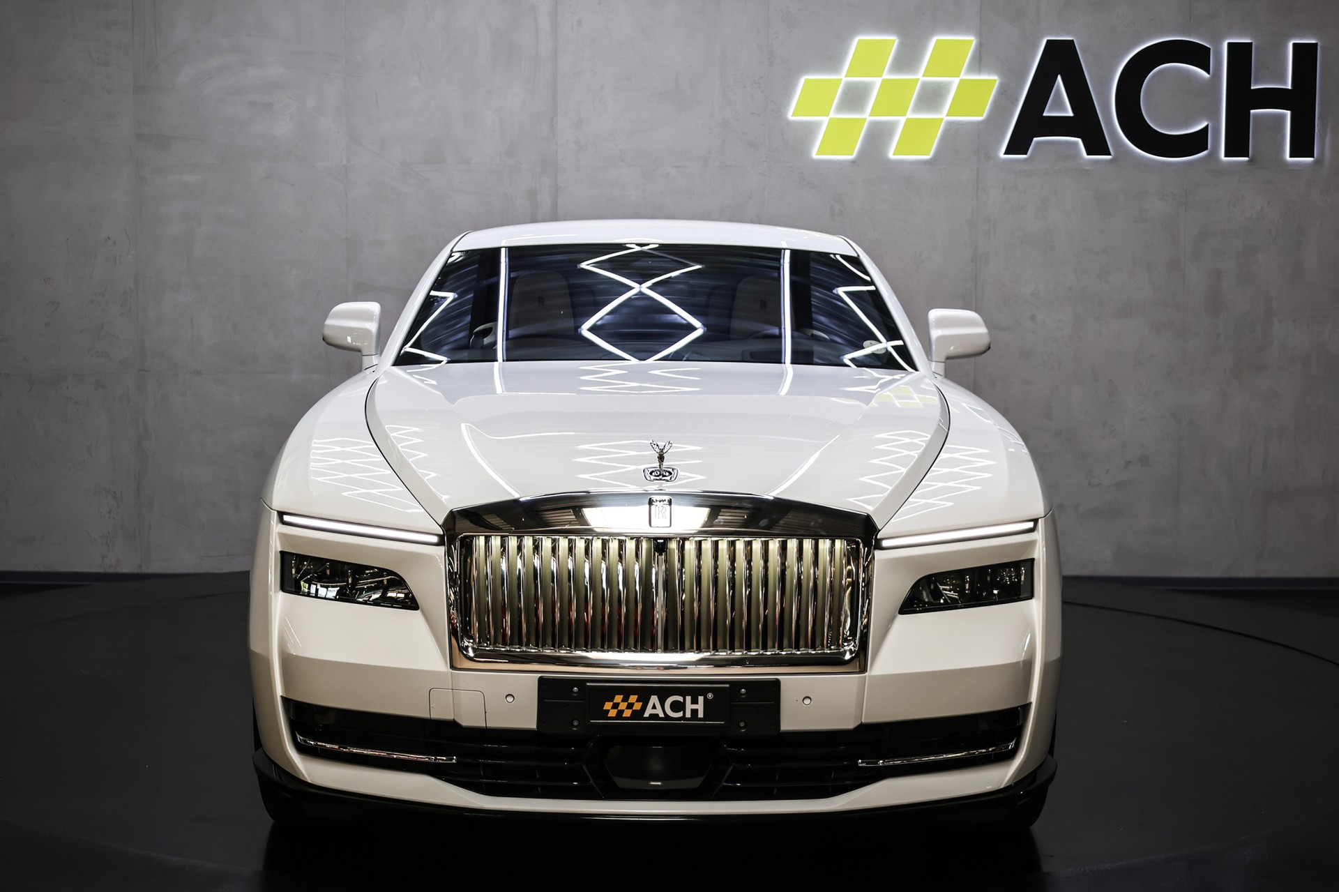 ROLLS-ROYCE Spectre-showroom-element-1