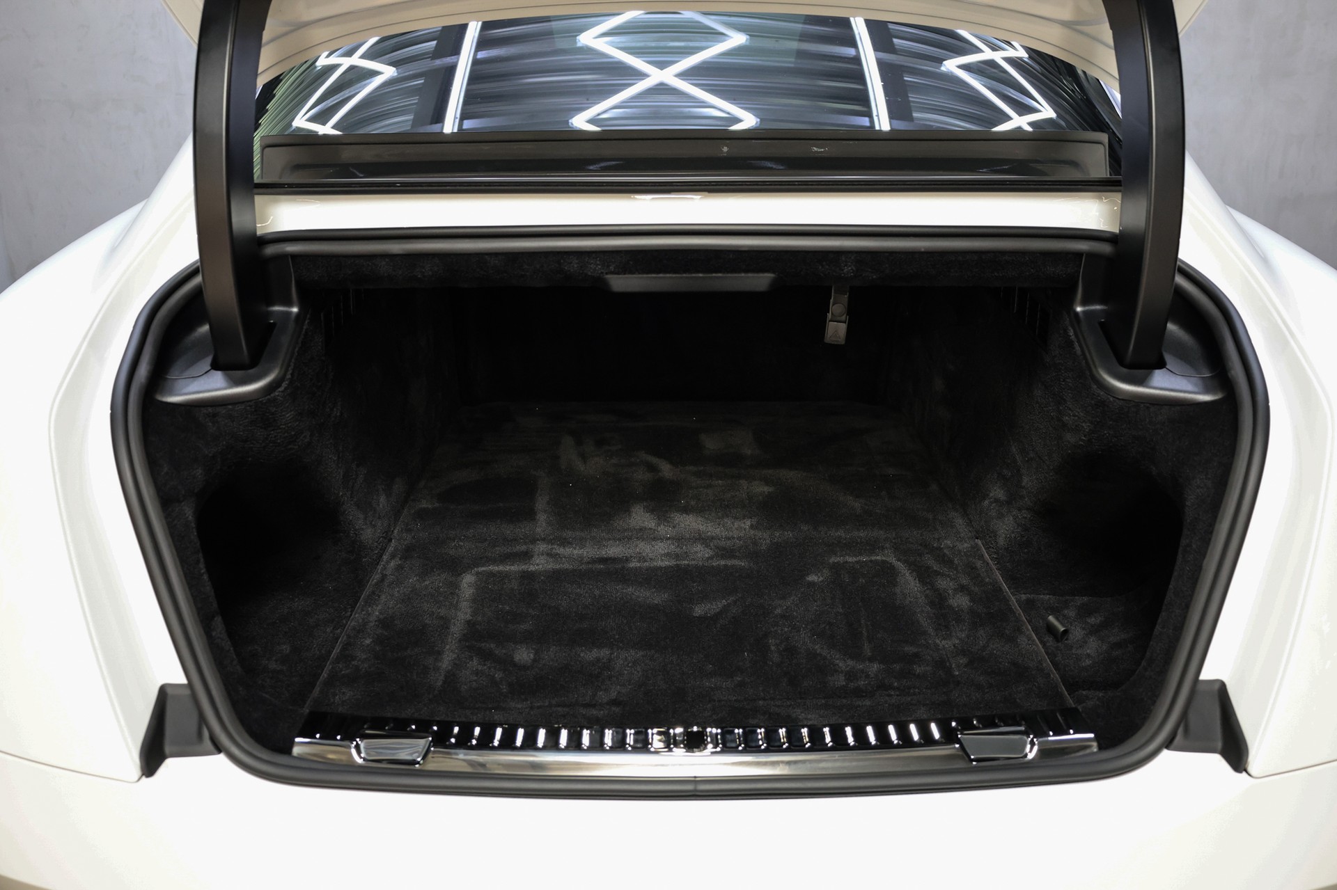 ROLLS-ROYCE Spectre-image-18