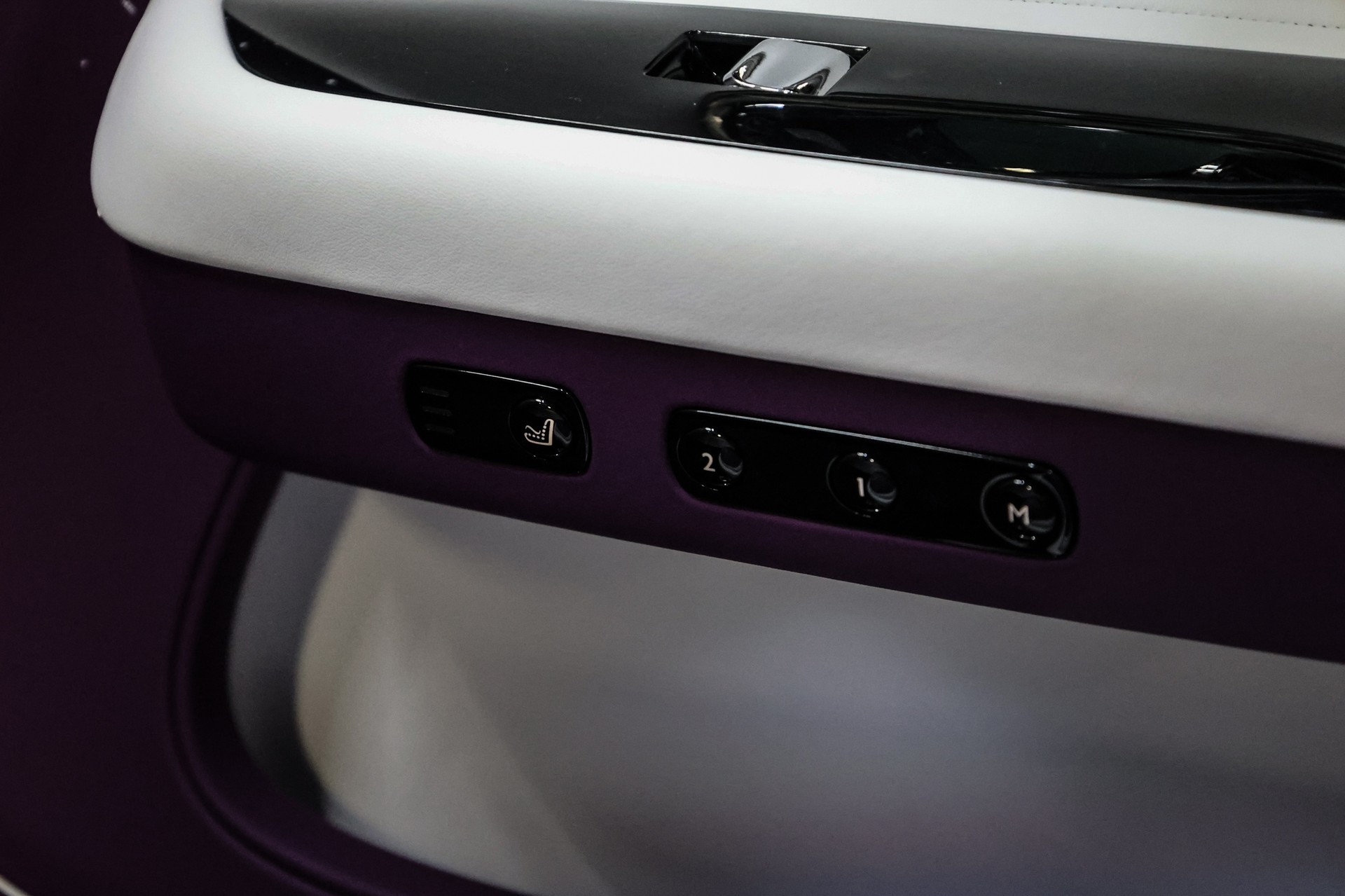 ROLLS-ROYCE Spectre-image-44
