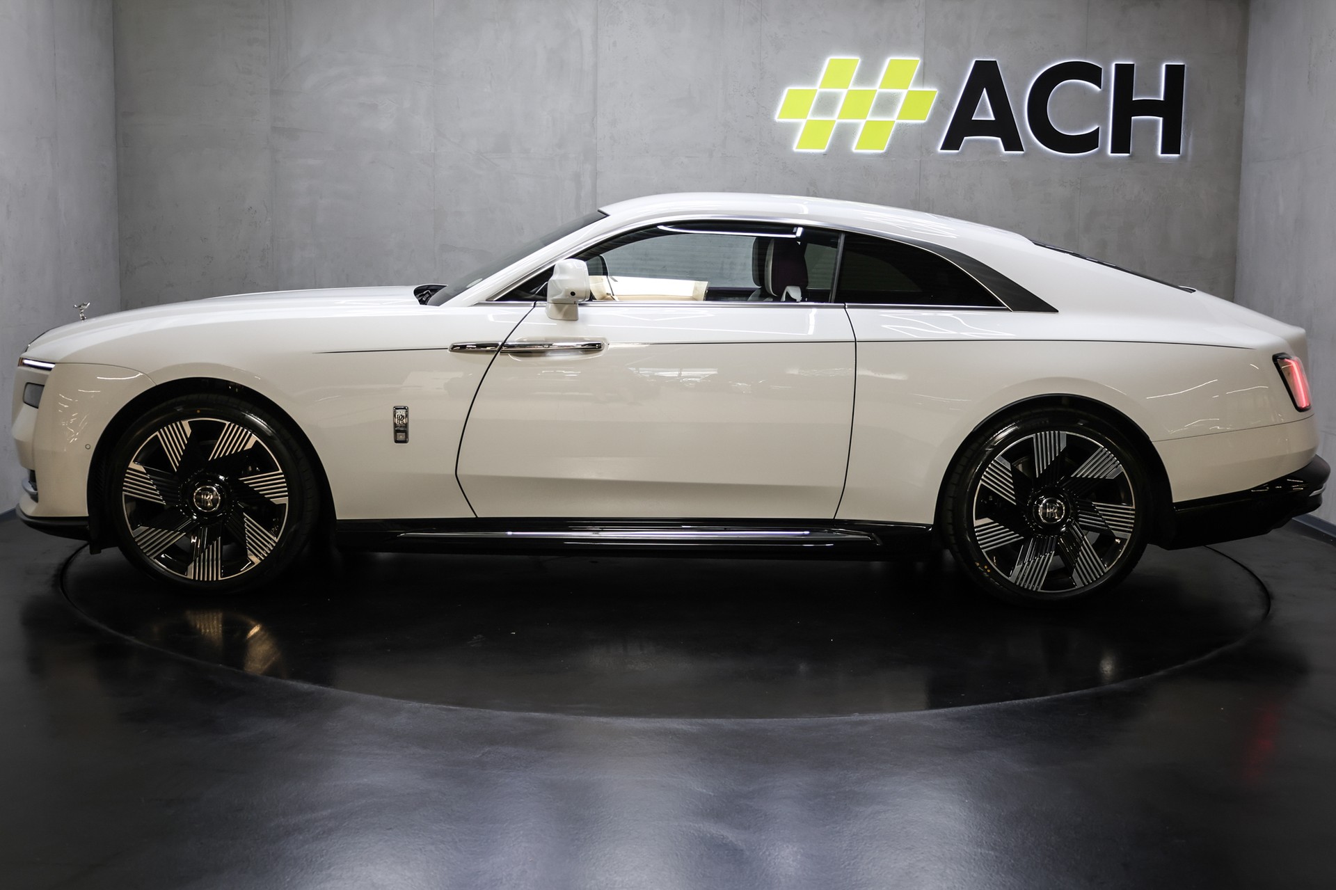 ROLLS-ROYCE Spectre-image-10