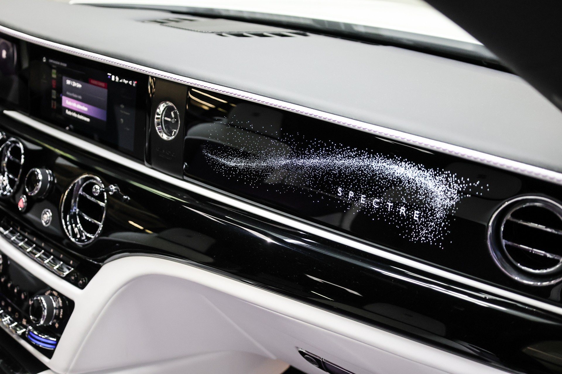 ROLLS-ROYCE Spectre-image-26