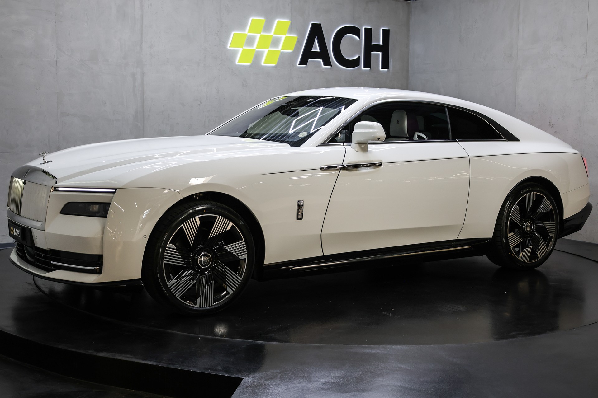 ROLLS-ROYCE Spectre-image-11