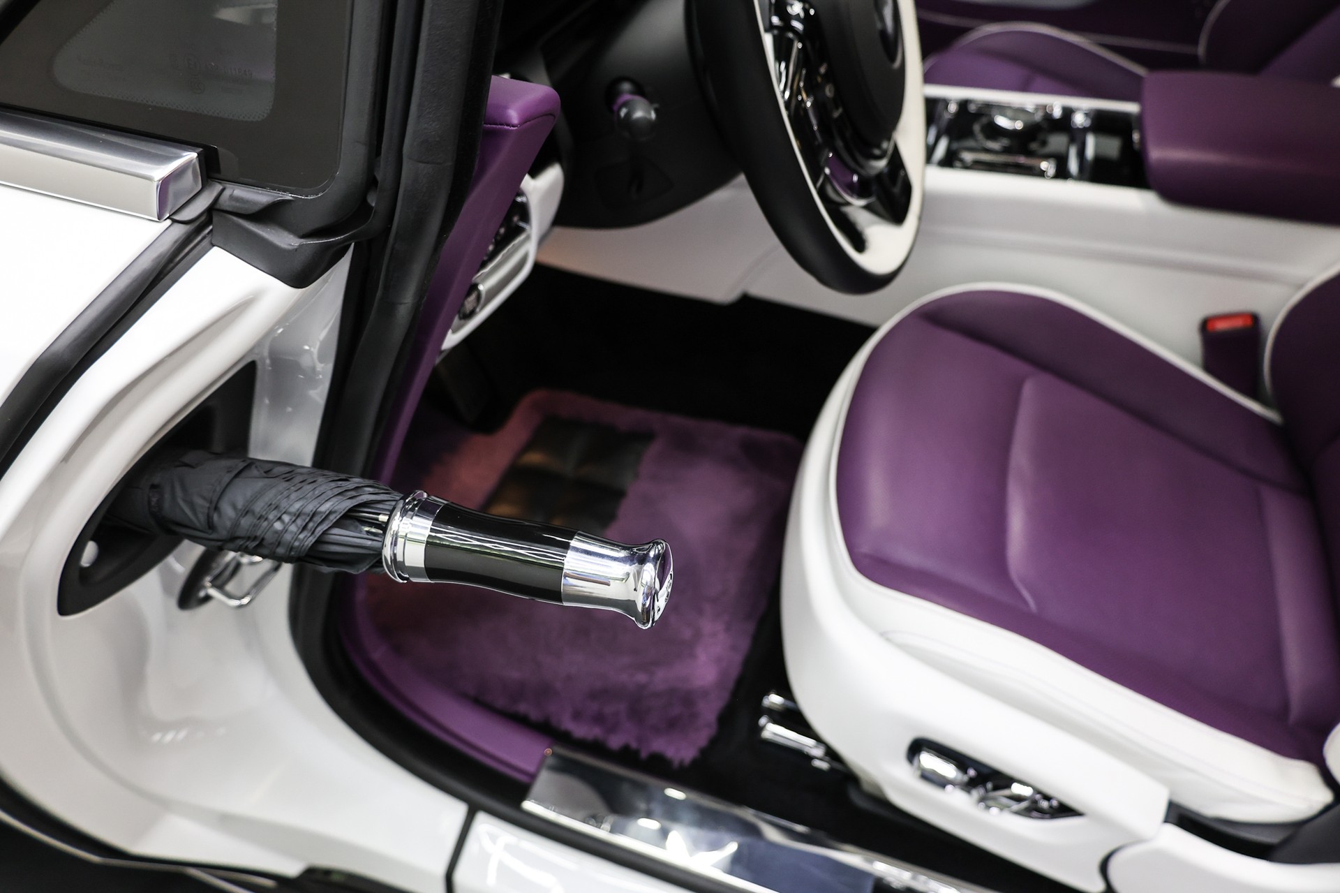 ROLLS-ROYCE Spectre-image-29