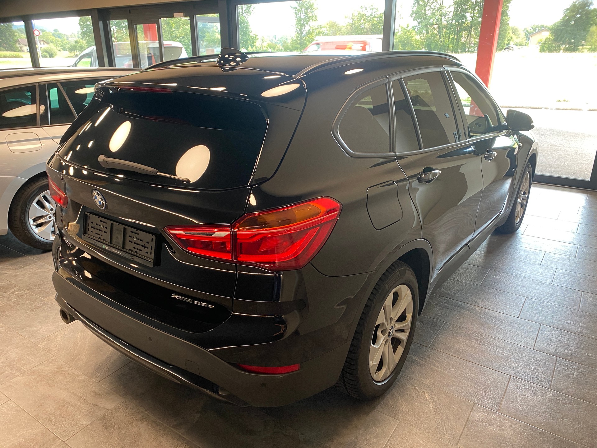 BMW X1 xDrive 25e Steptronic-showroom-element-2