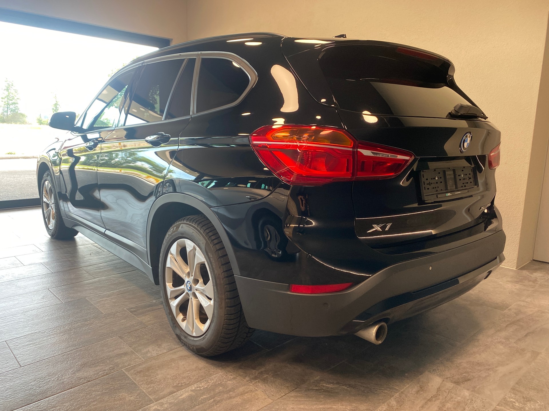 BMW X1 xDrive 25e Steptronic-showroom-element-1