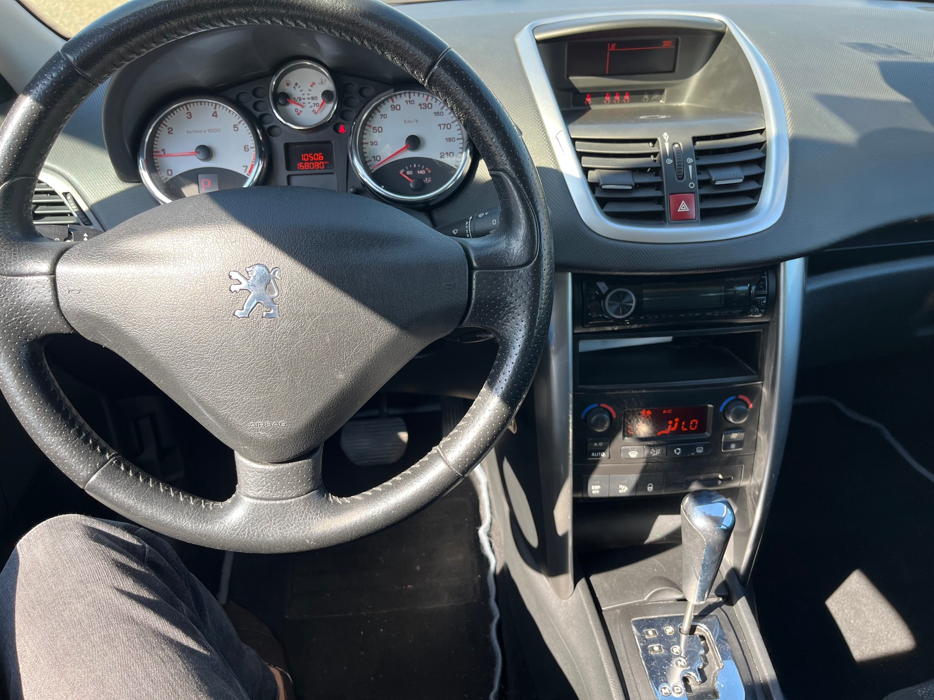 PEUGEOT 207 1.6 16V XS Automatic-image-6