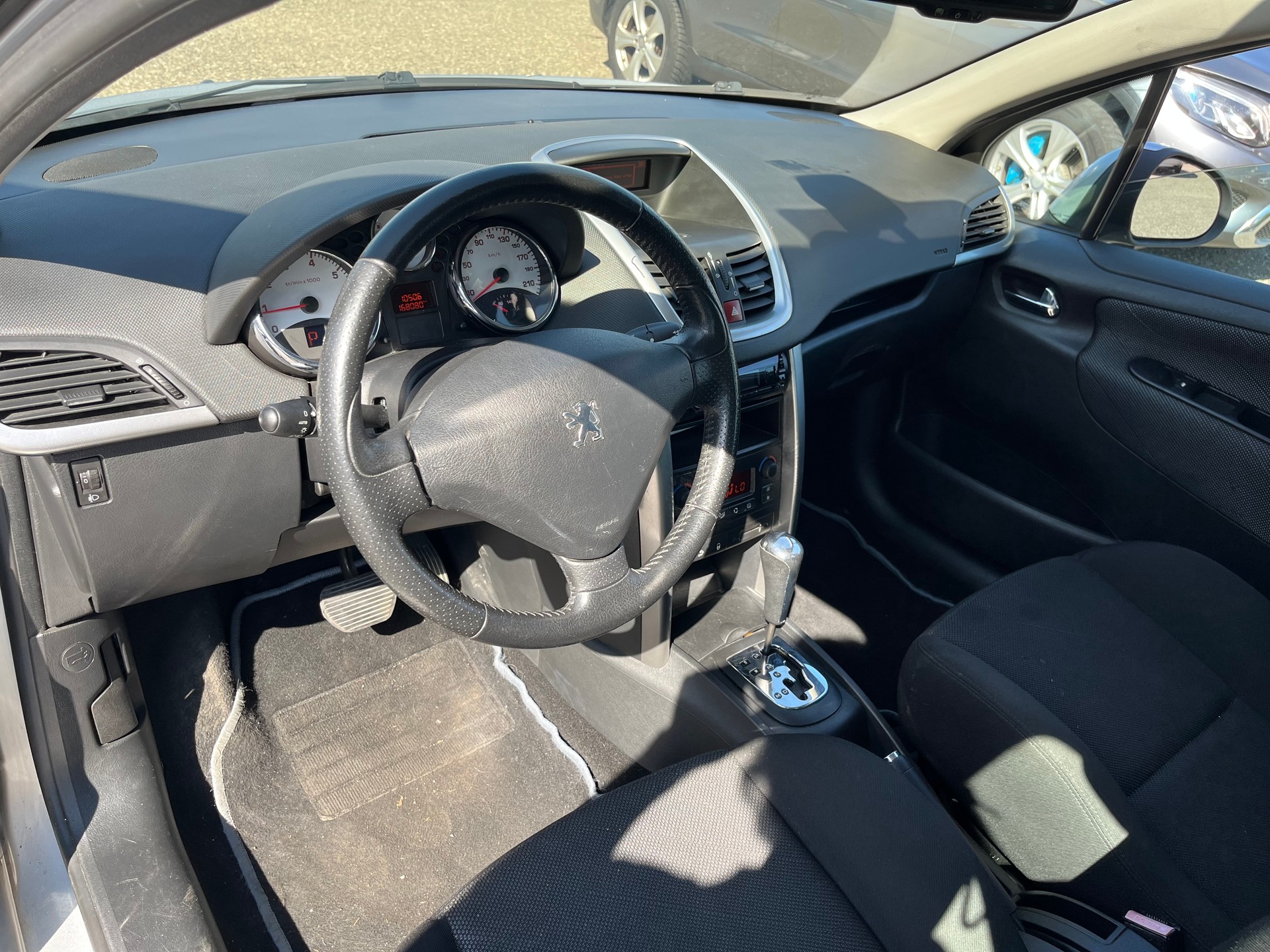 PEUGEOT 207 1.6 16V XS Automatic-image-4