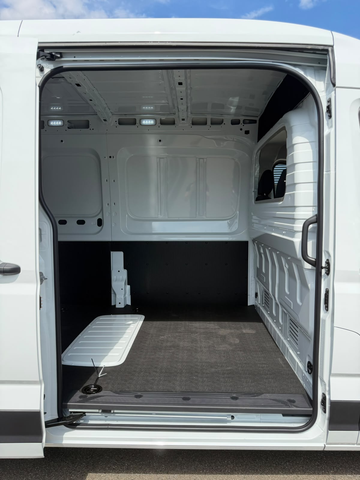 MAXUS Deliver 9 Kaw. L3H2 2.0 TD Luxury-image-9