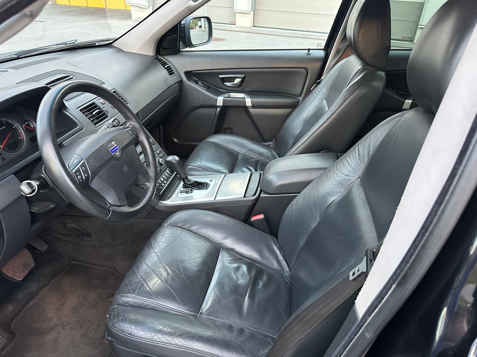 VOLVO XC90 D5 AWD Executive Geartronic-image-3