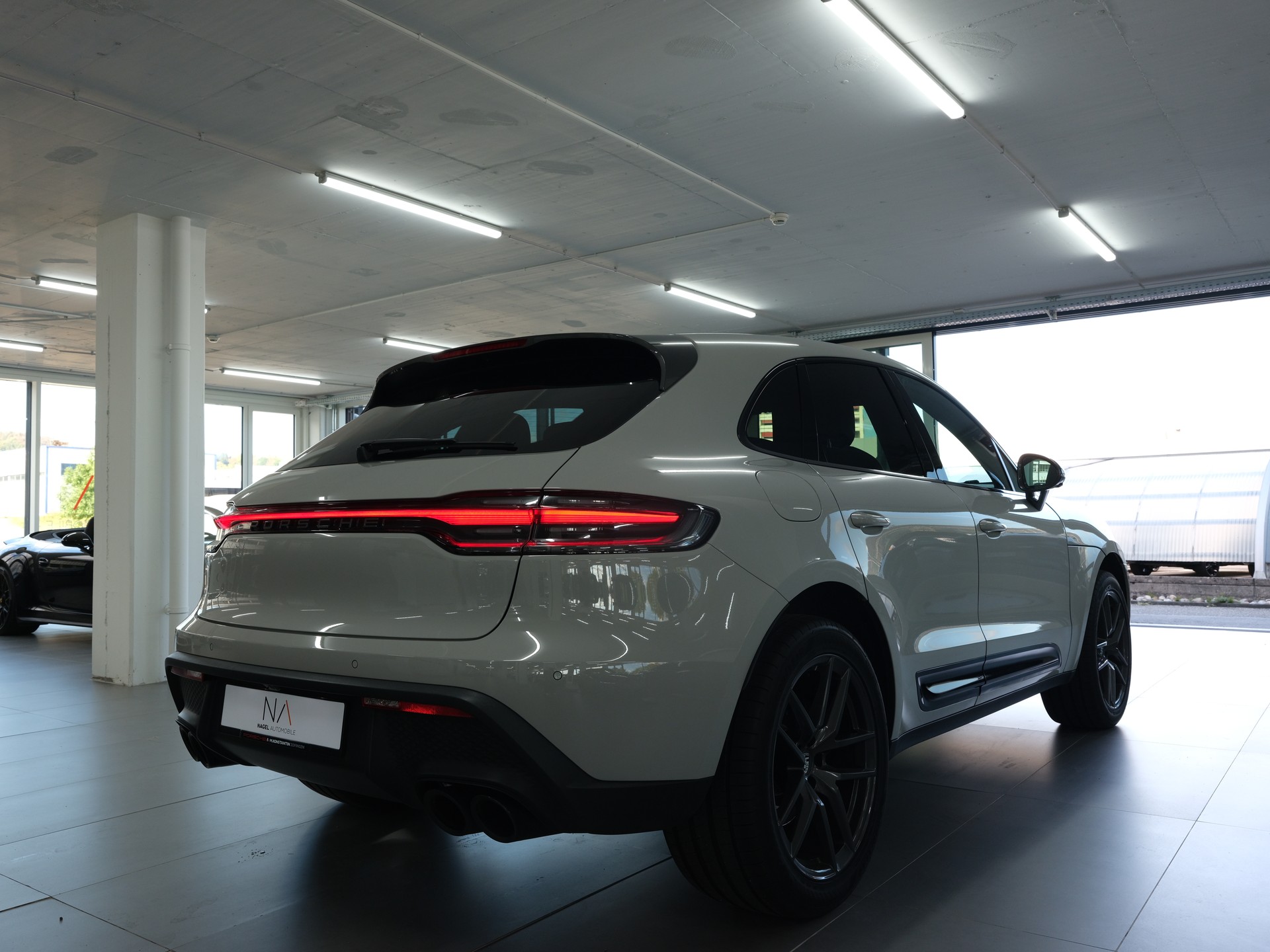 PORSCHE Macan PDK *Porsche Aproved* *Sportabgassanlage* *Sport Chrono*-image-2