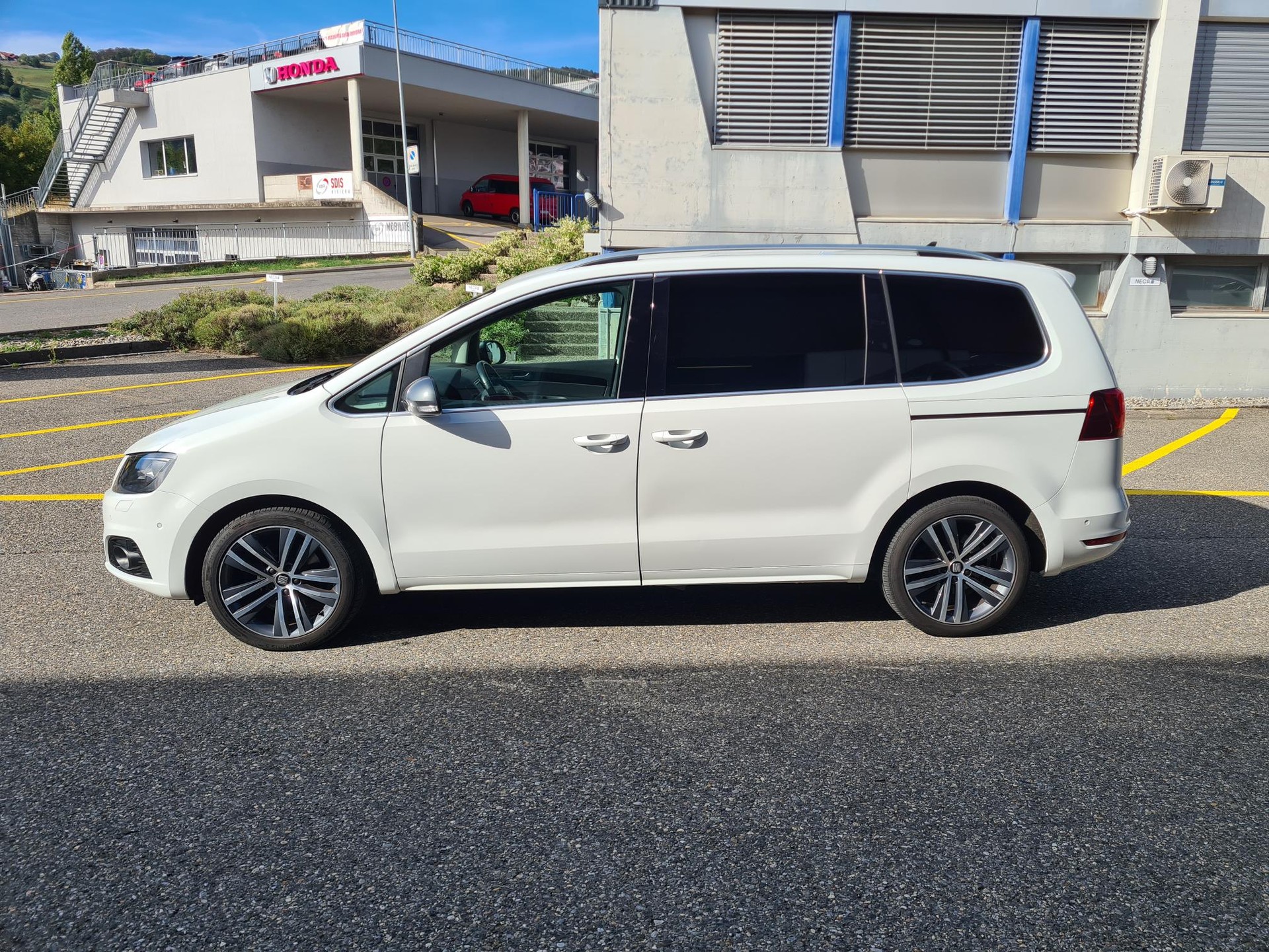 SEAT Alhambra 2.0 TDI FR Line 4Drive - 7 places-image-2
