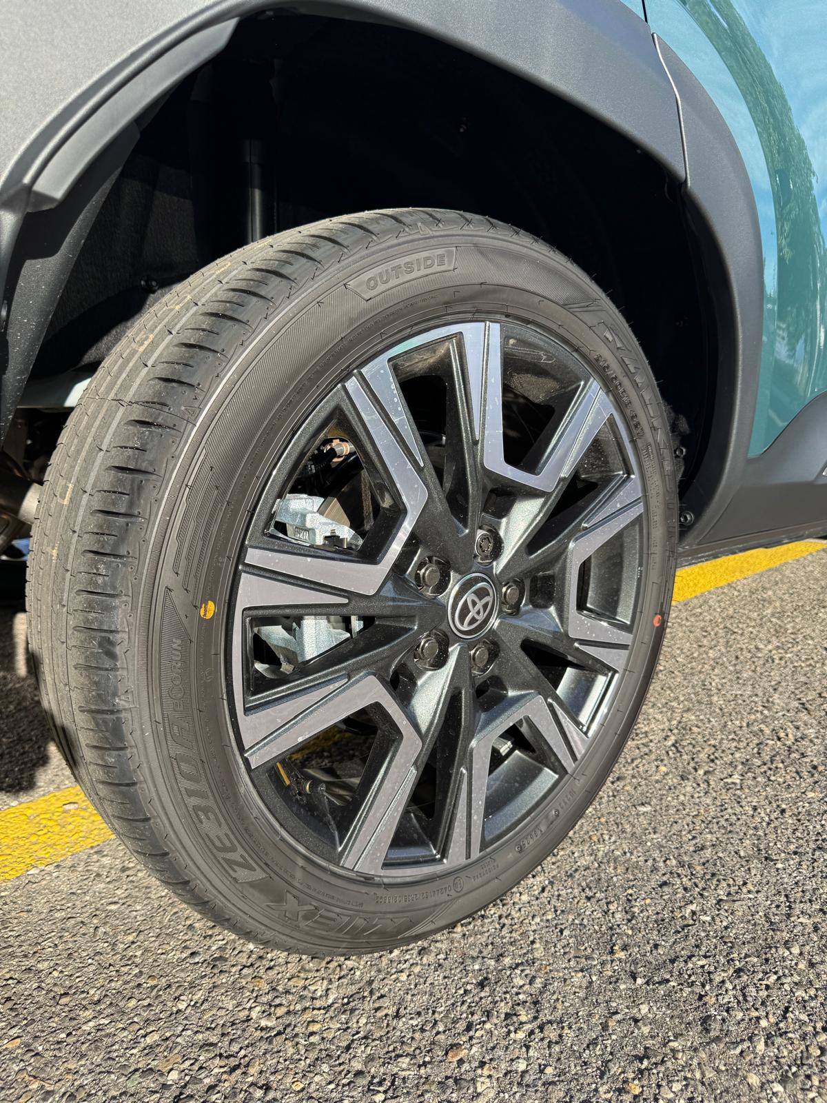 TOYOTA Yaris Cross 1.5 Premium AWDi e-CVT-image-5