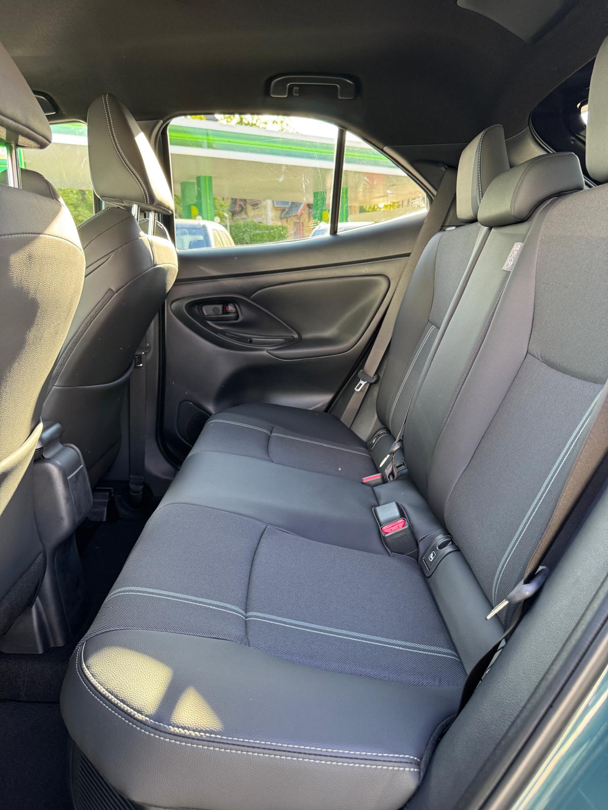 TOYOTA Yaris Cross 1.5 Premium AWDi e-CVT-image-12