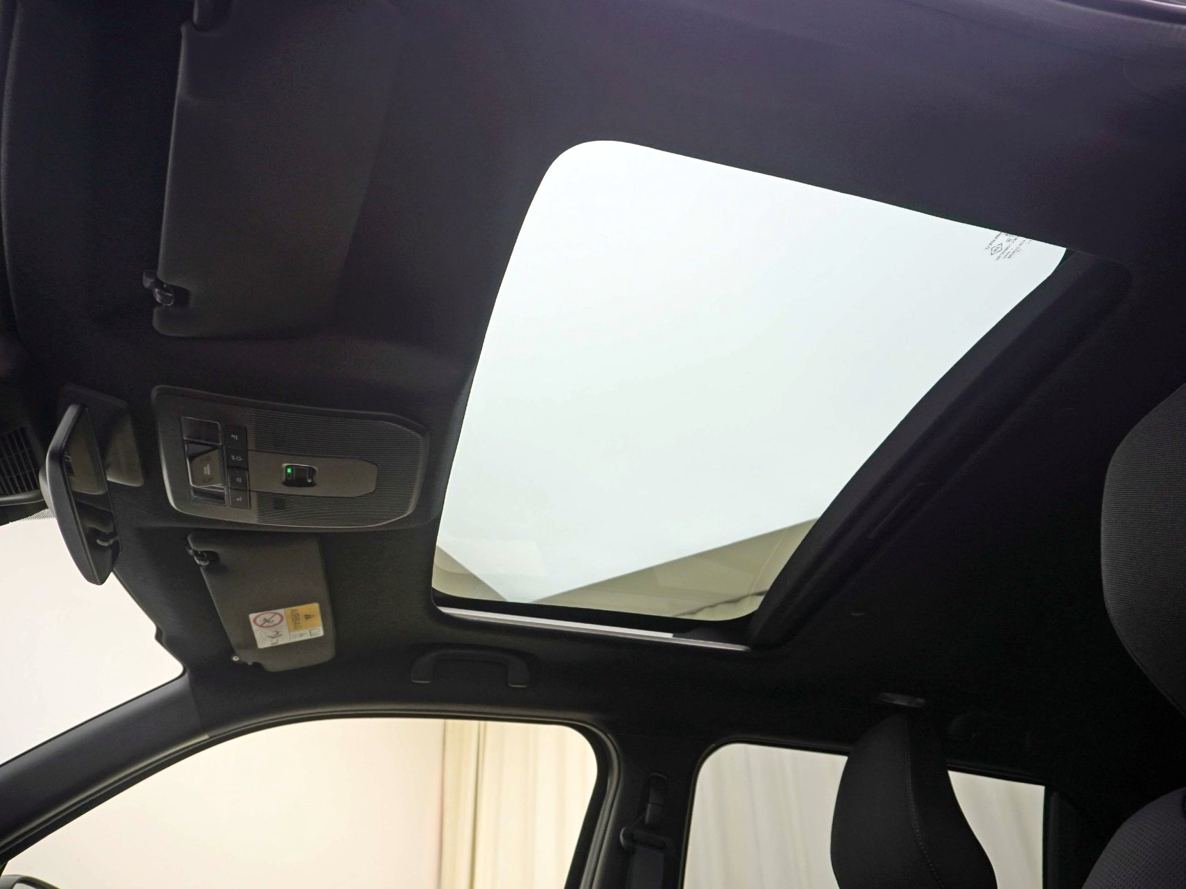 SUZUKI e Vitara Compact Top 4x4-image-15