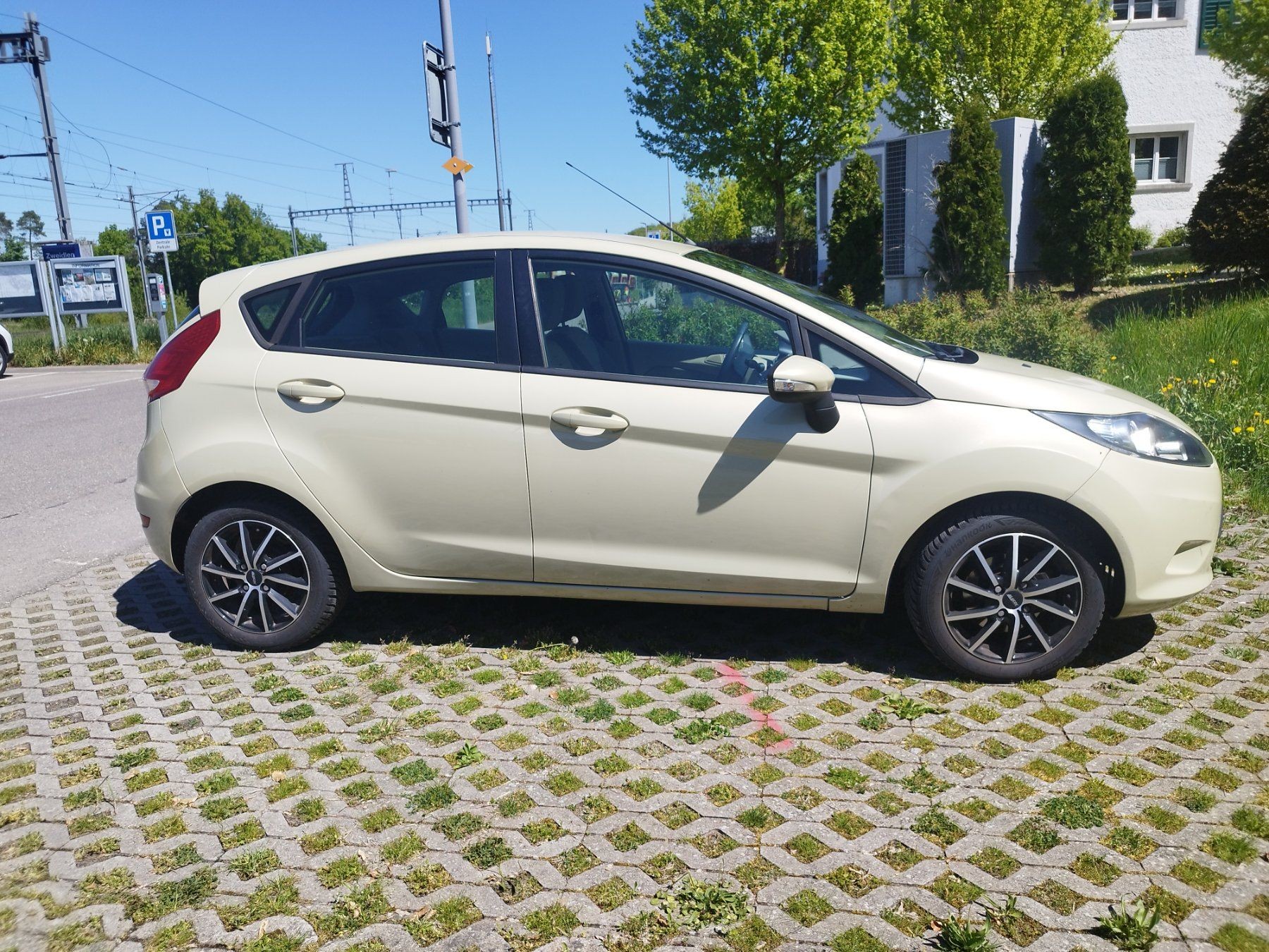 FORD 1.4 16V Trend-image-1