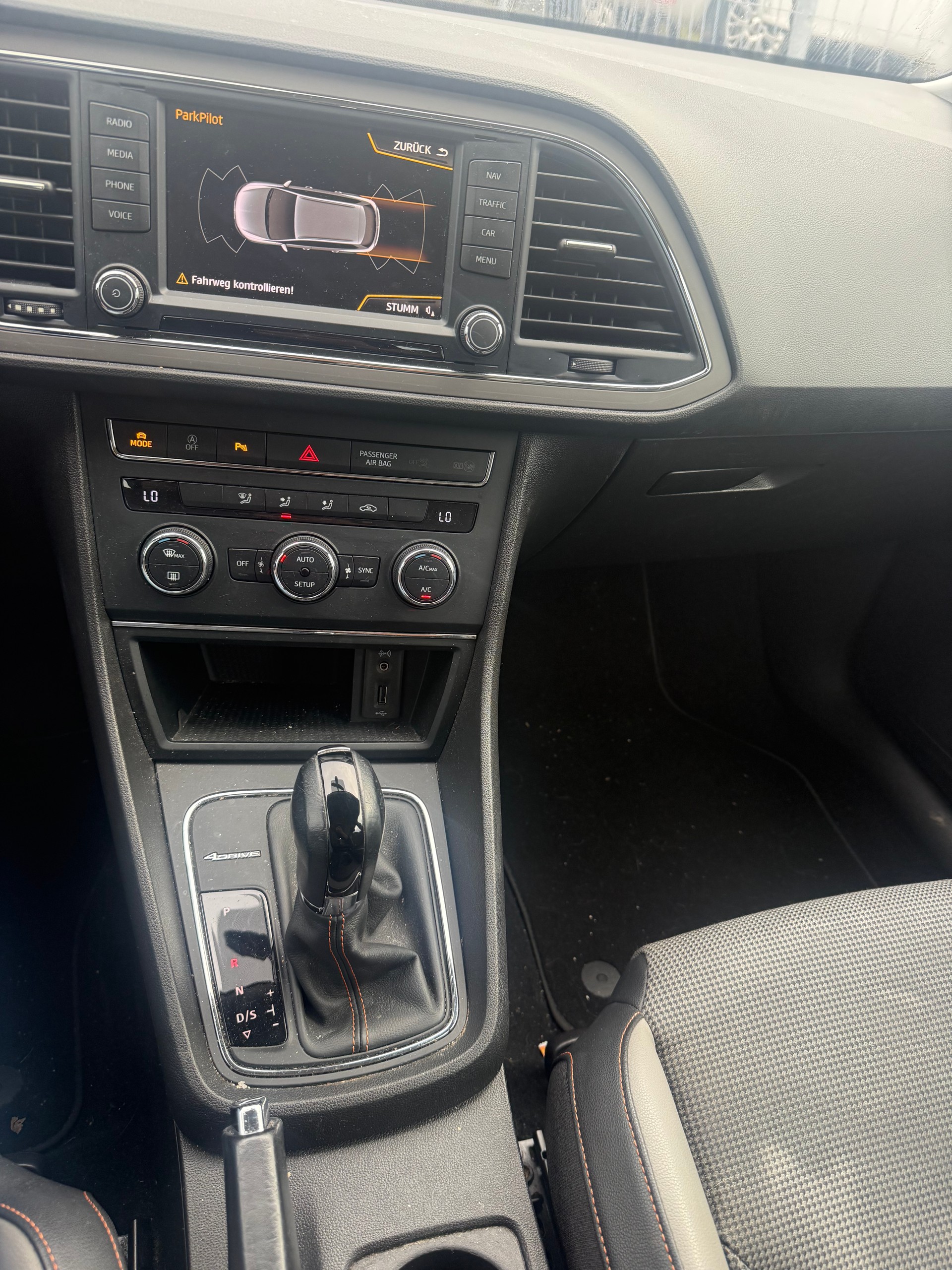 SEAT Leon ST 2.0 TDI X-Perience 4Drive DSG-image-7