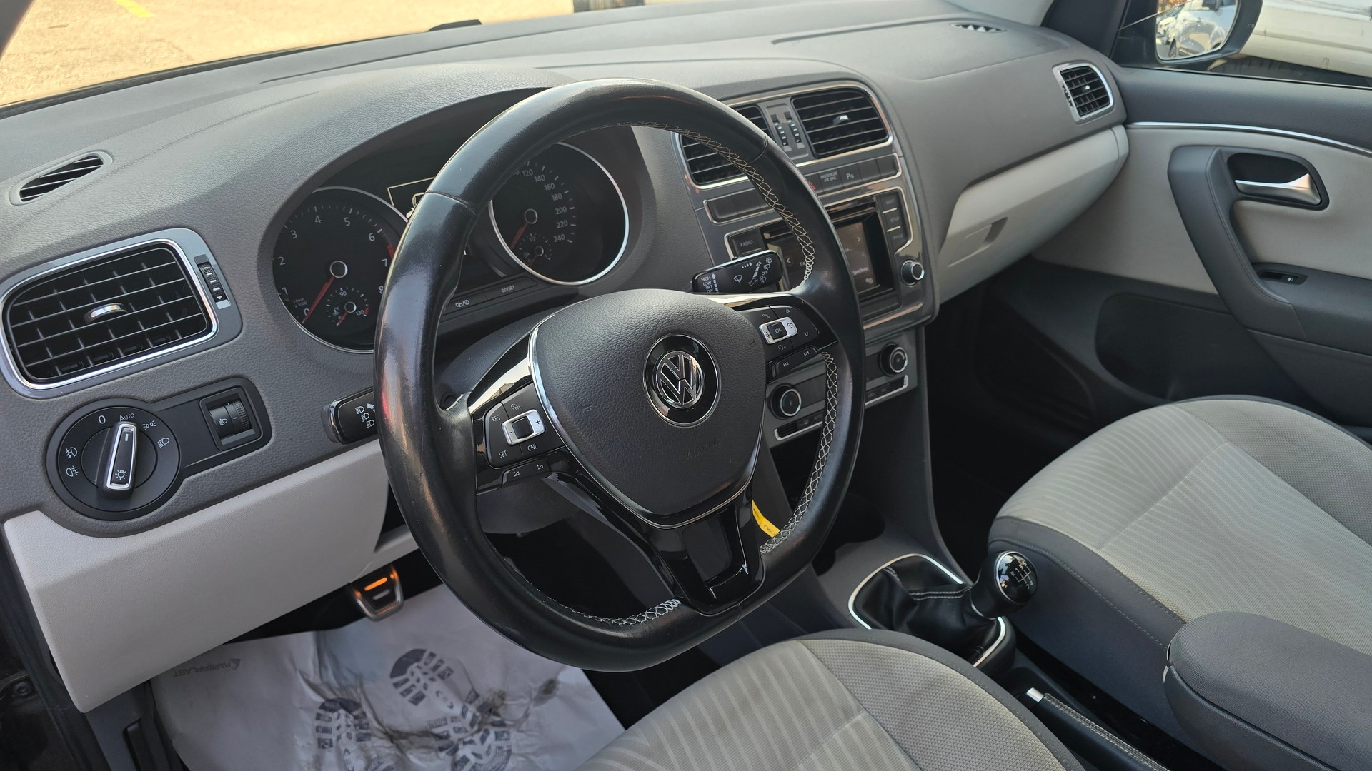 VW Polo 1.2 TSI BMT Comfortline, Zahnriemen neu-image-9
