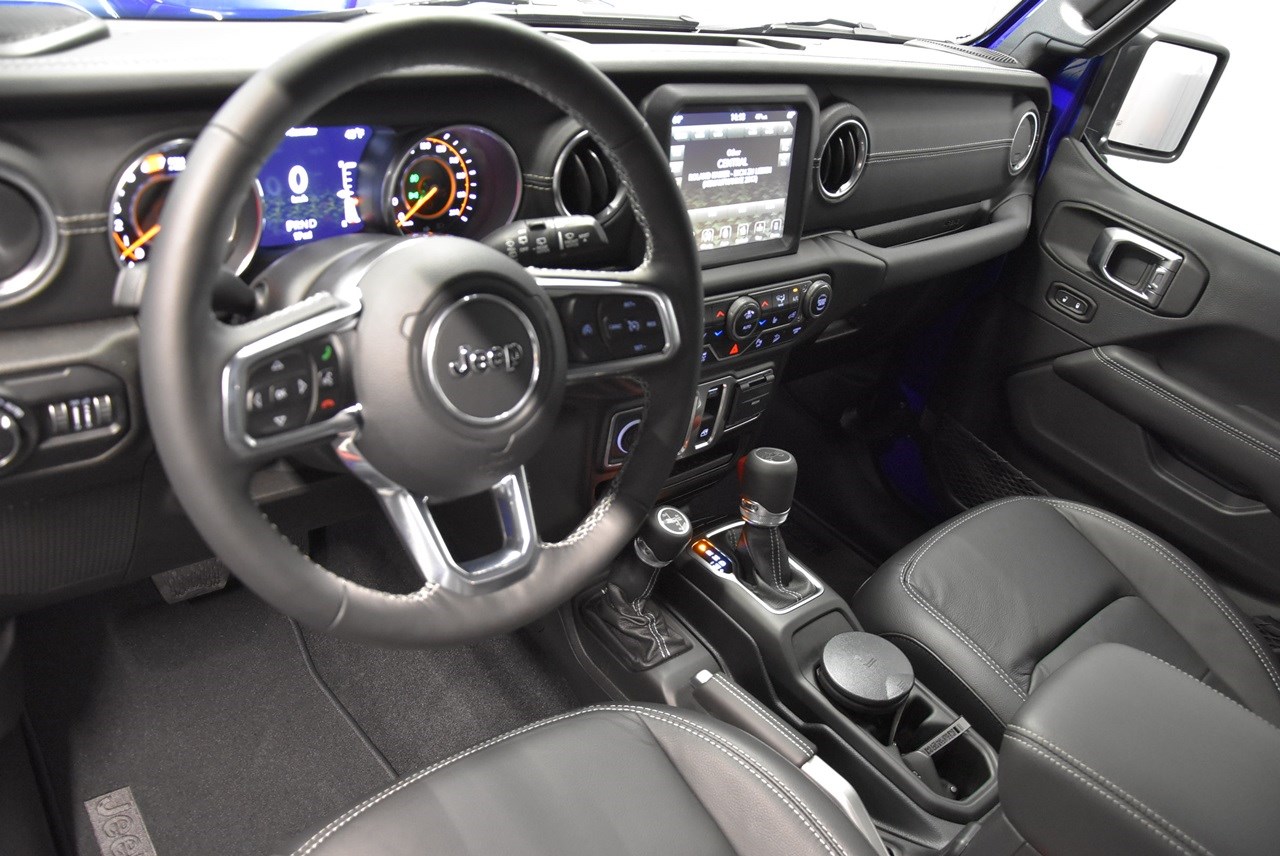 JEEP Wrangler 2.0 Sahara Automatic-image-1