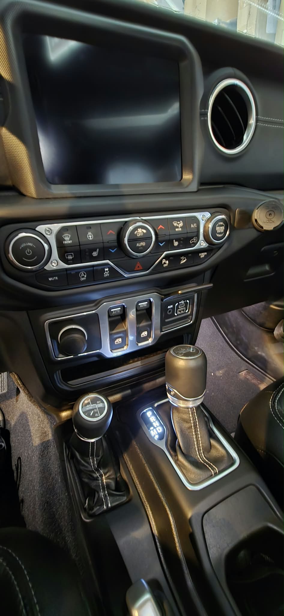 JEEP Wrangler 2.0 Sahara Automatic-image-8