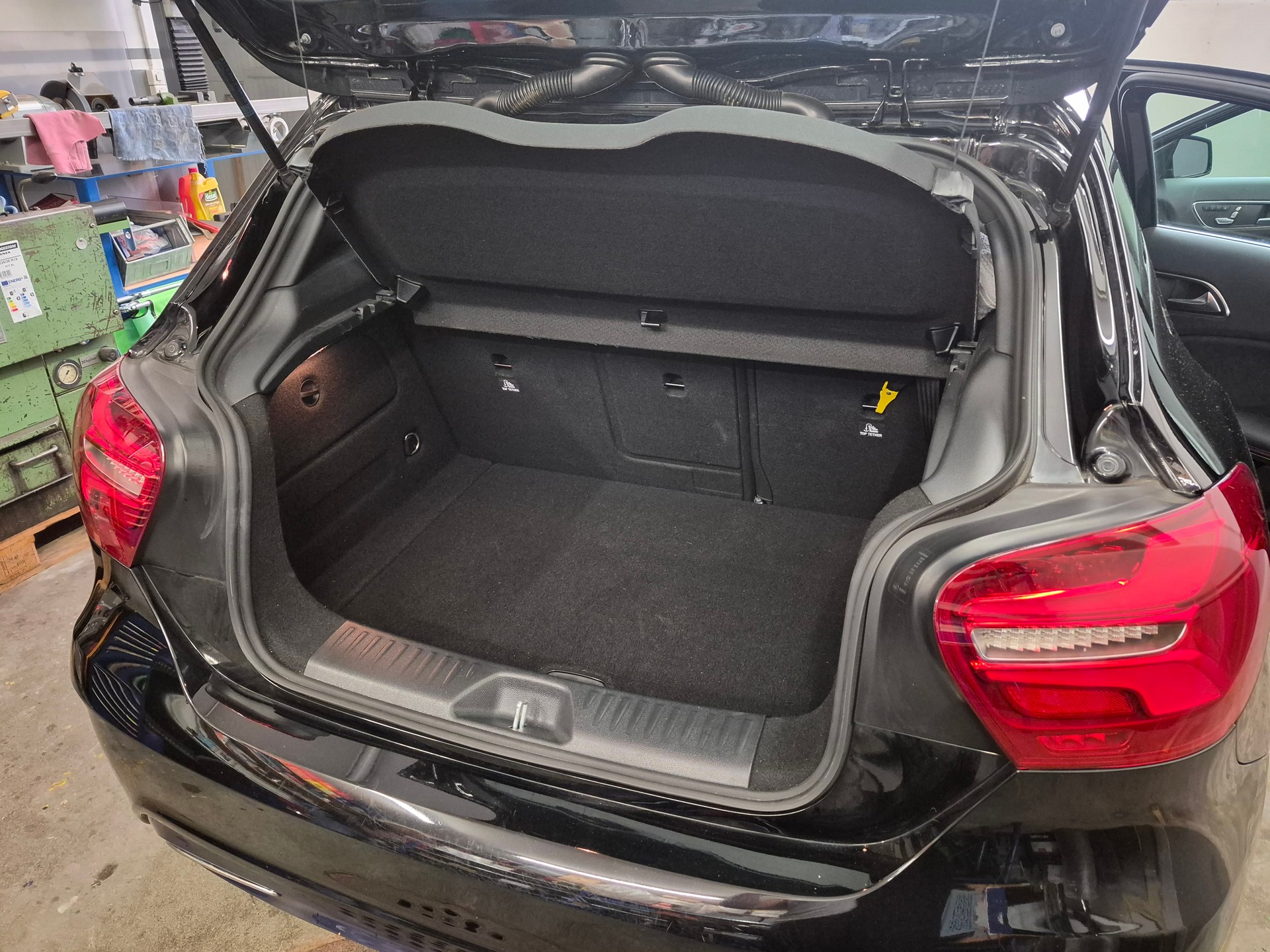 MERCEDES-BENZ A 250 AMG Line-image-5