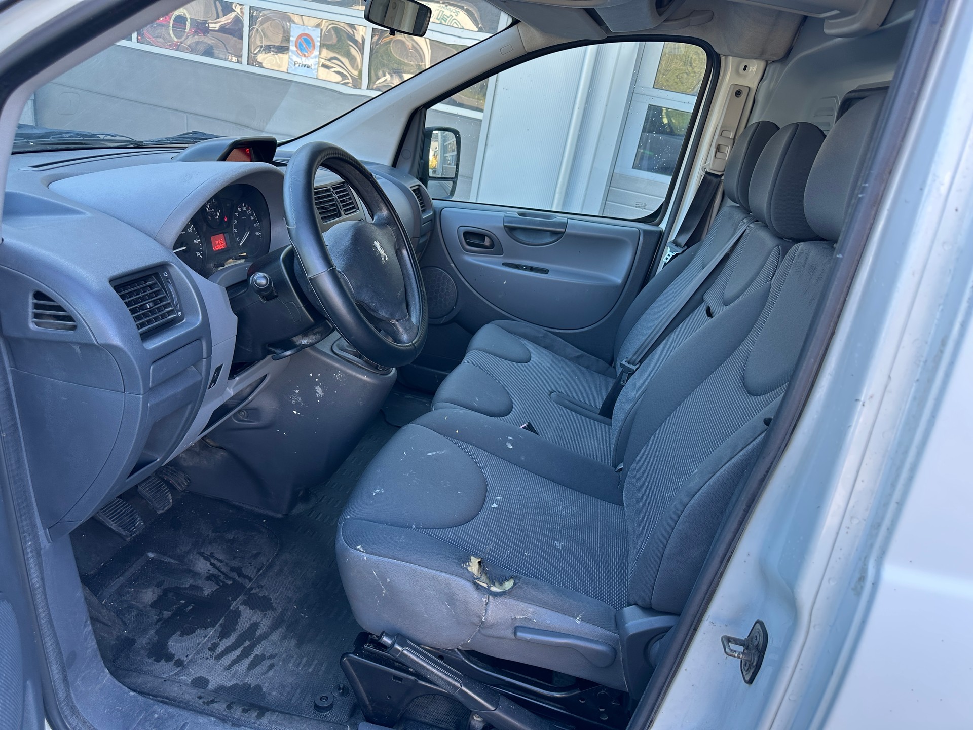PEUGEOT Expert 2.0 HDi 229 L2H2-image-4