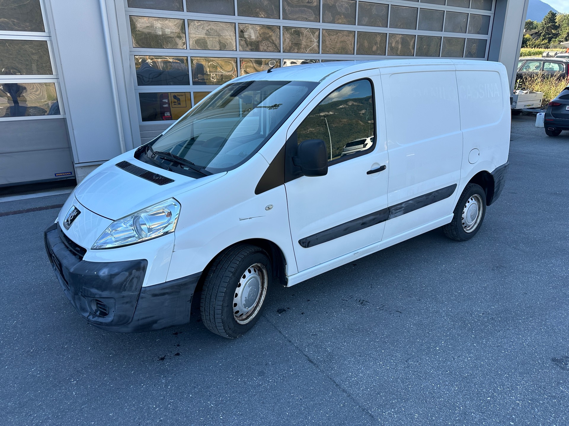 PEUGEOT Expert 2.0 HDi 229 L2H2-image-2