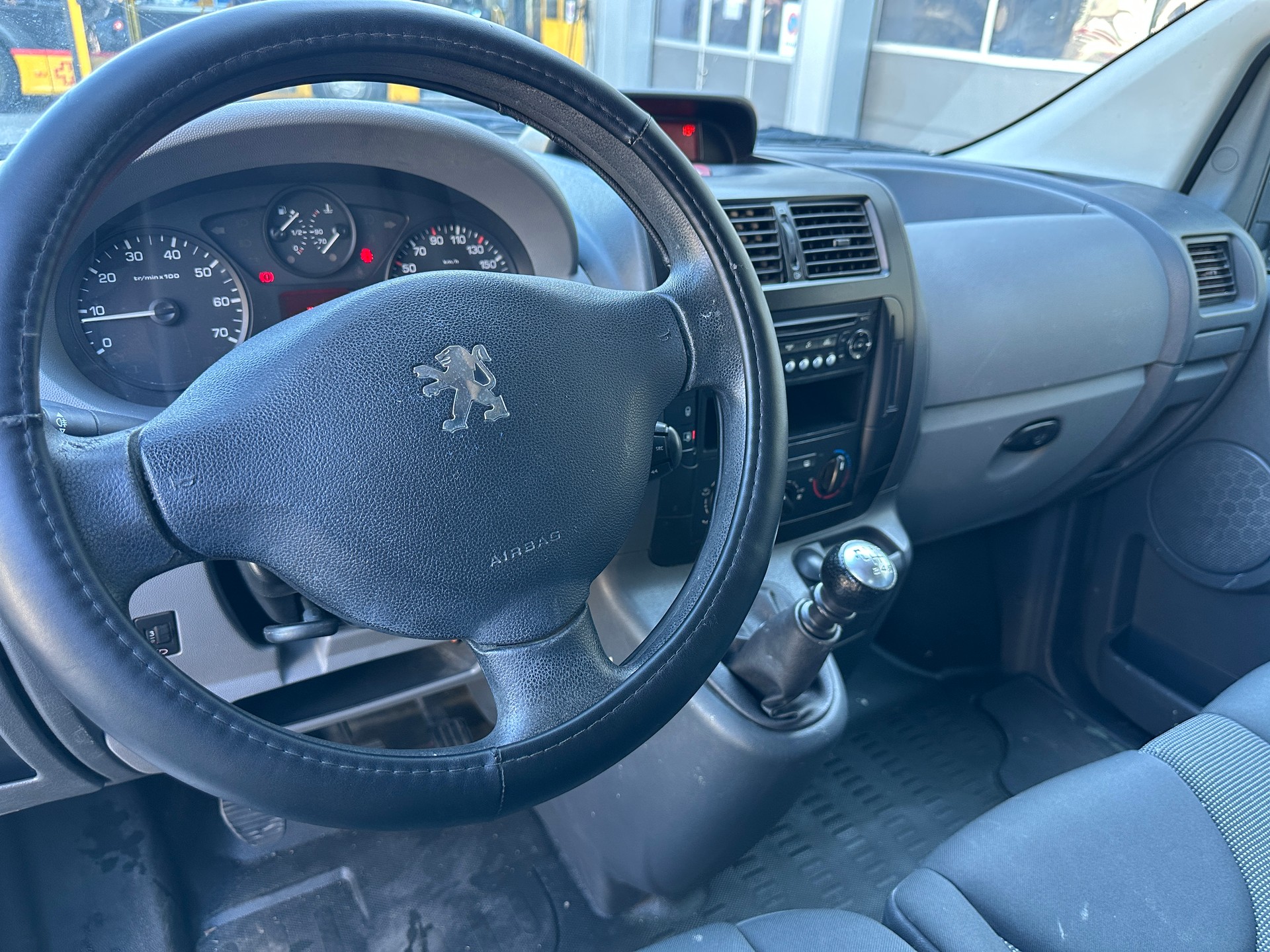 PEUGEOT Expert 2.0 HDi 229 L2H2-image-3