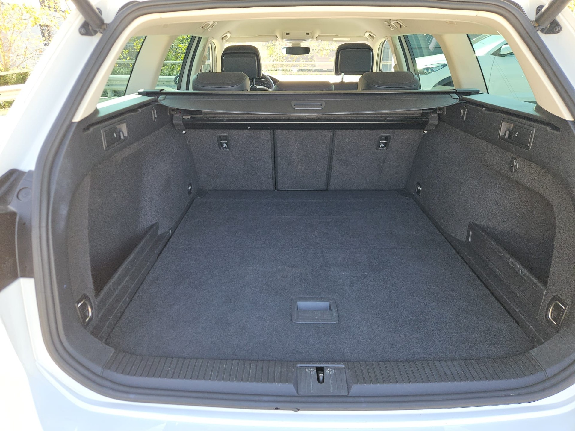 VW Passat Variant 2.0 TDI SCR BMT Highline 4Motion-image-12