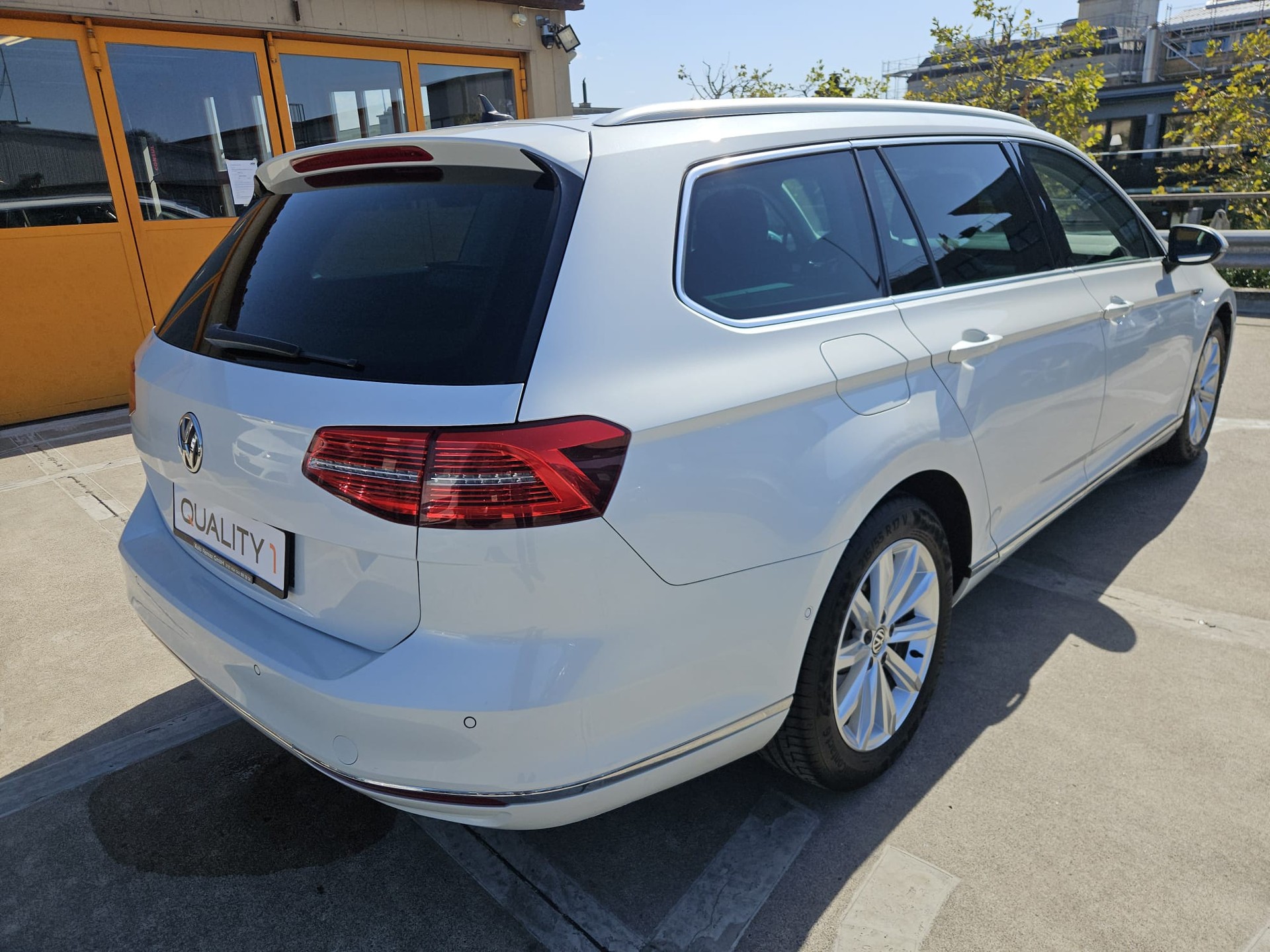 VW Passat Variant 2.0 TDI SCR BMT Highline 4Motion-image-3