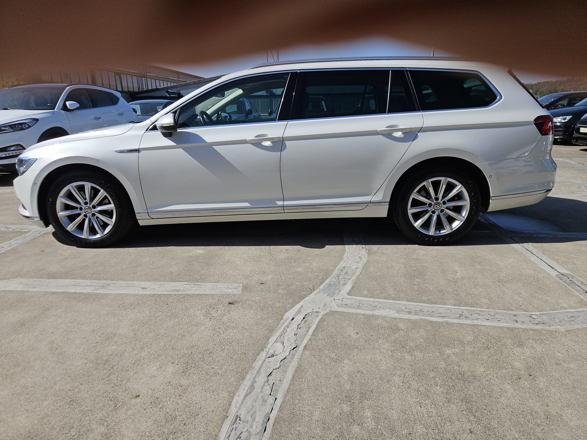 VW Passat Variant 2.0 TDI SCR BMT Highline 4Motion-image-1