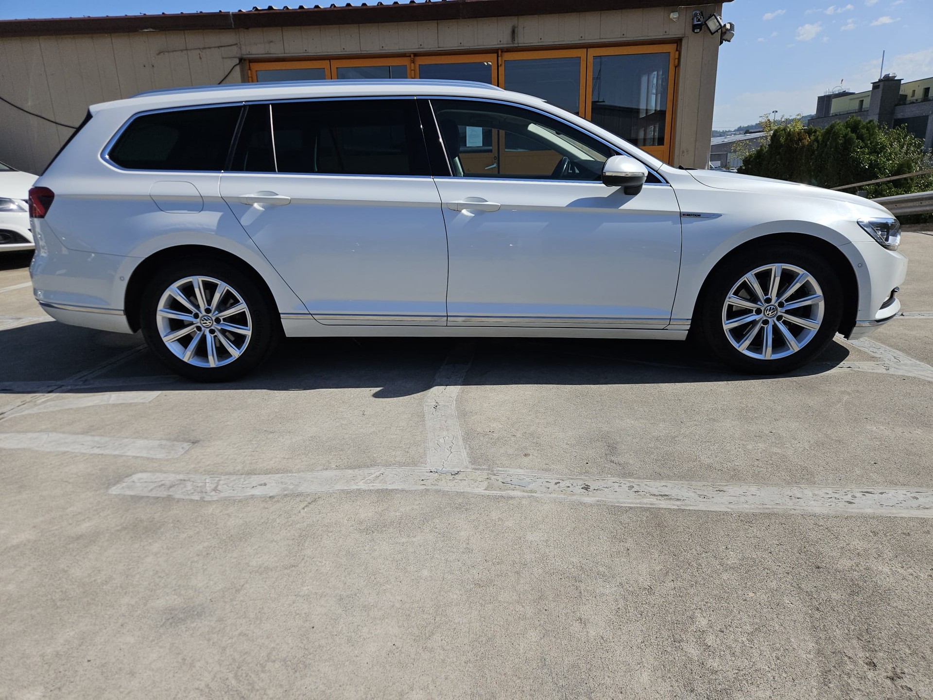 VW Passat Variant 2.0 TDI SCR BMT Highline 4Motion-image-4