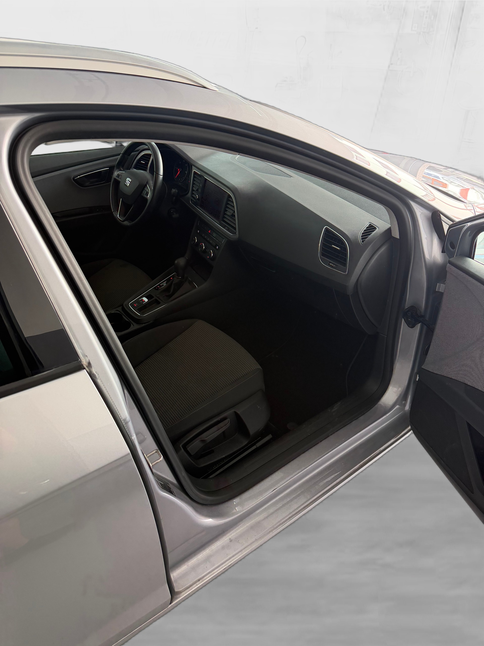 SEAT Leon ST 1.6 TDI CR Style DSG-image-12