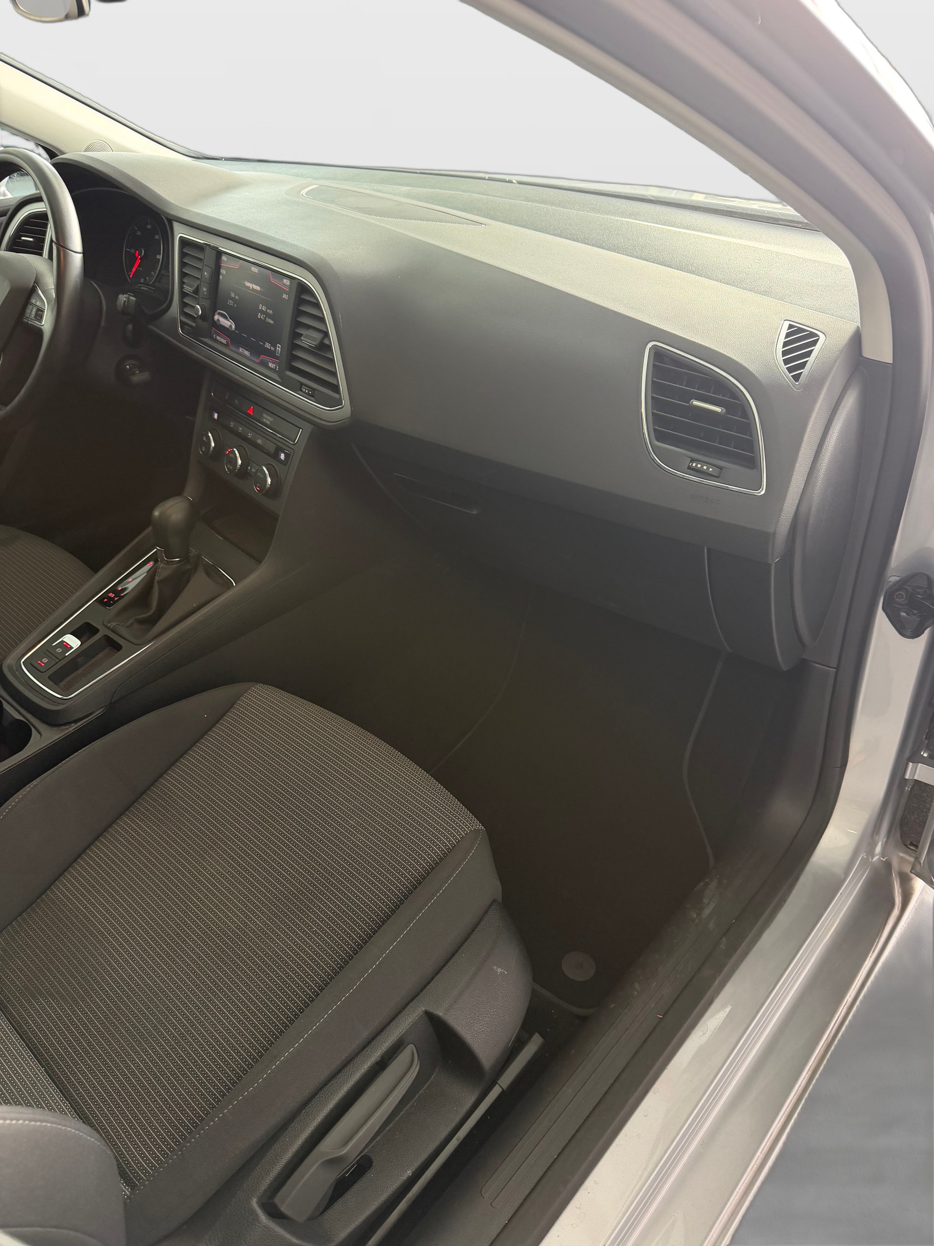SEAT Leon ST 1.6 TDI CR Style DSG-image-13